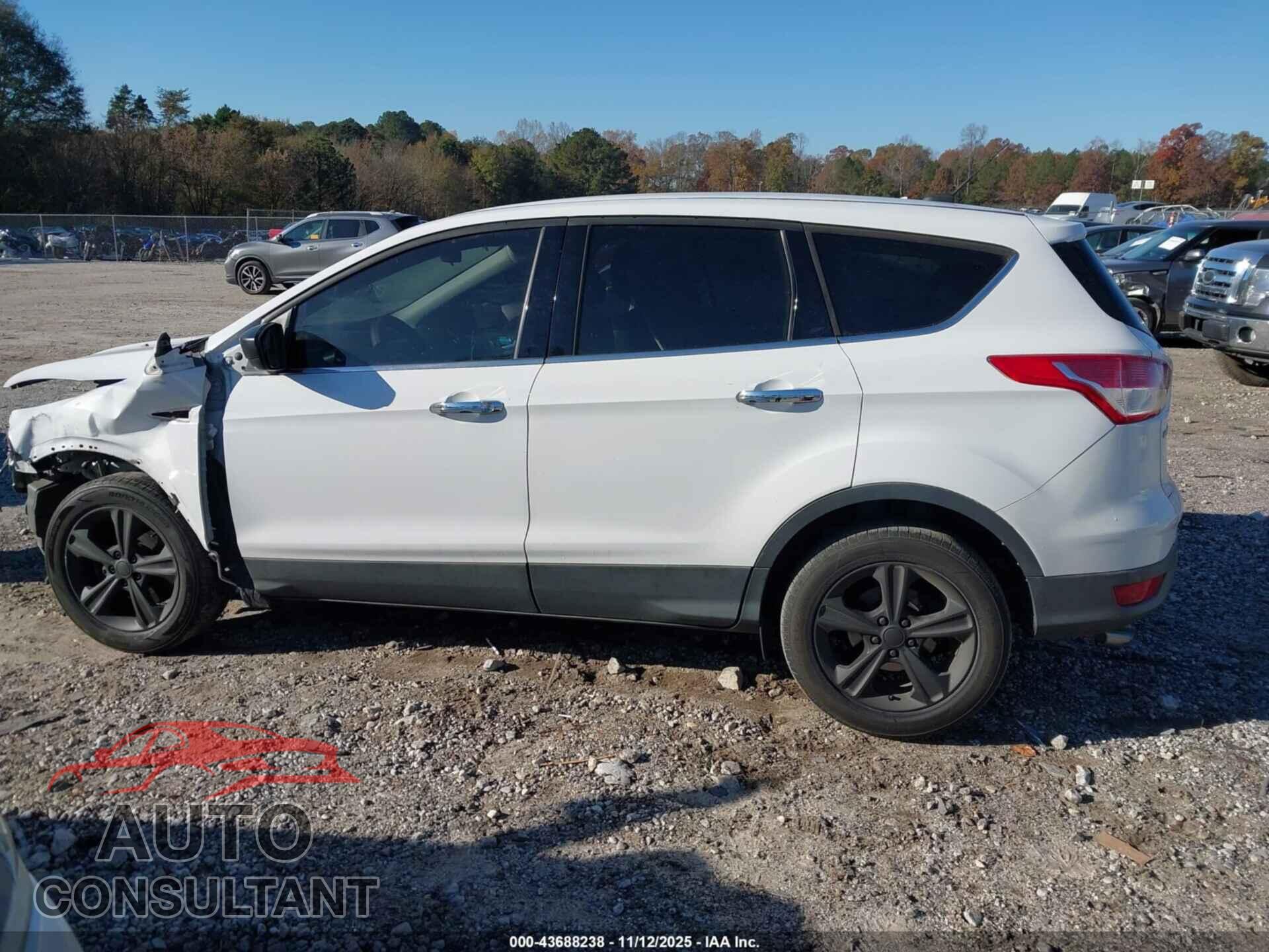 FORD ESCAPE 2015 - 1FMCU0G9XFUB20410