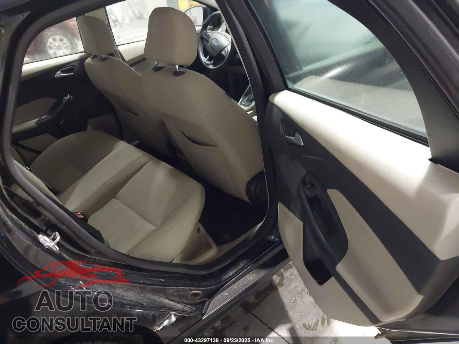 FORD FOCUS 2016 - 1FADP3F25GL271027