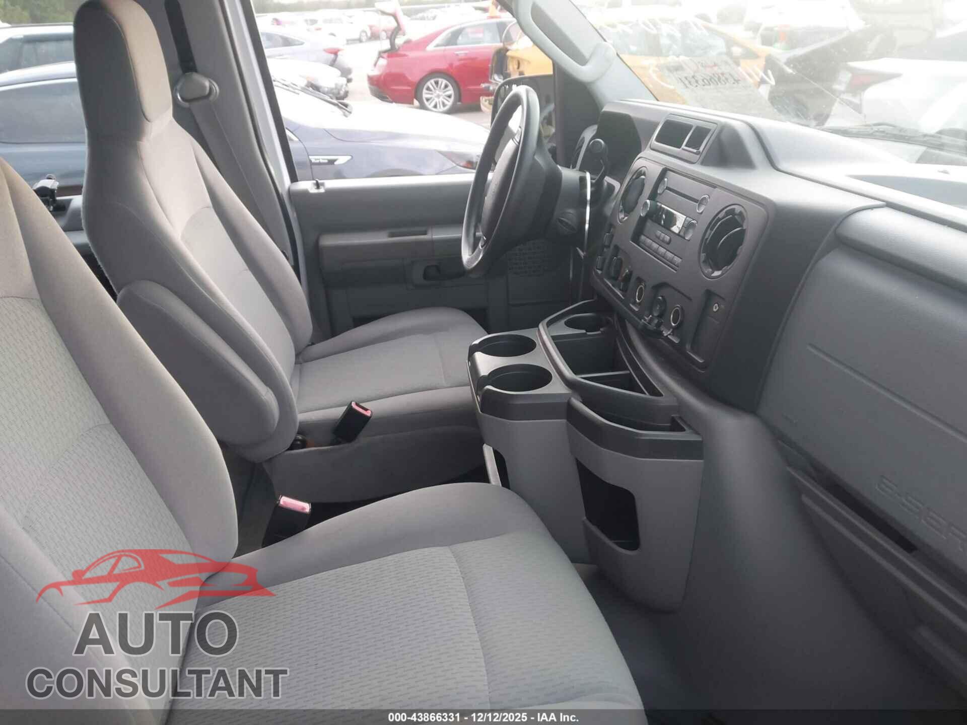 FORD E-350 SUPER DUTY 2011 - 1FBSS3BL7BDB08515