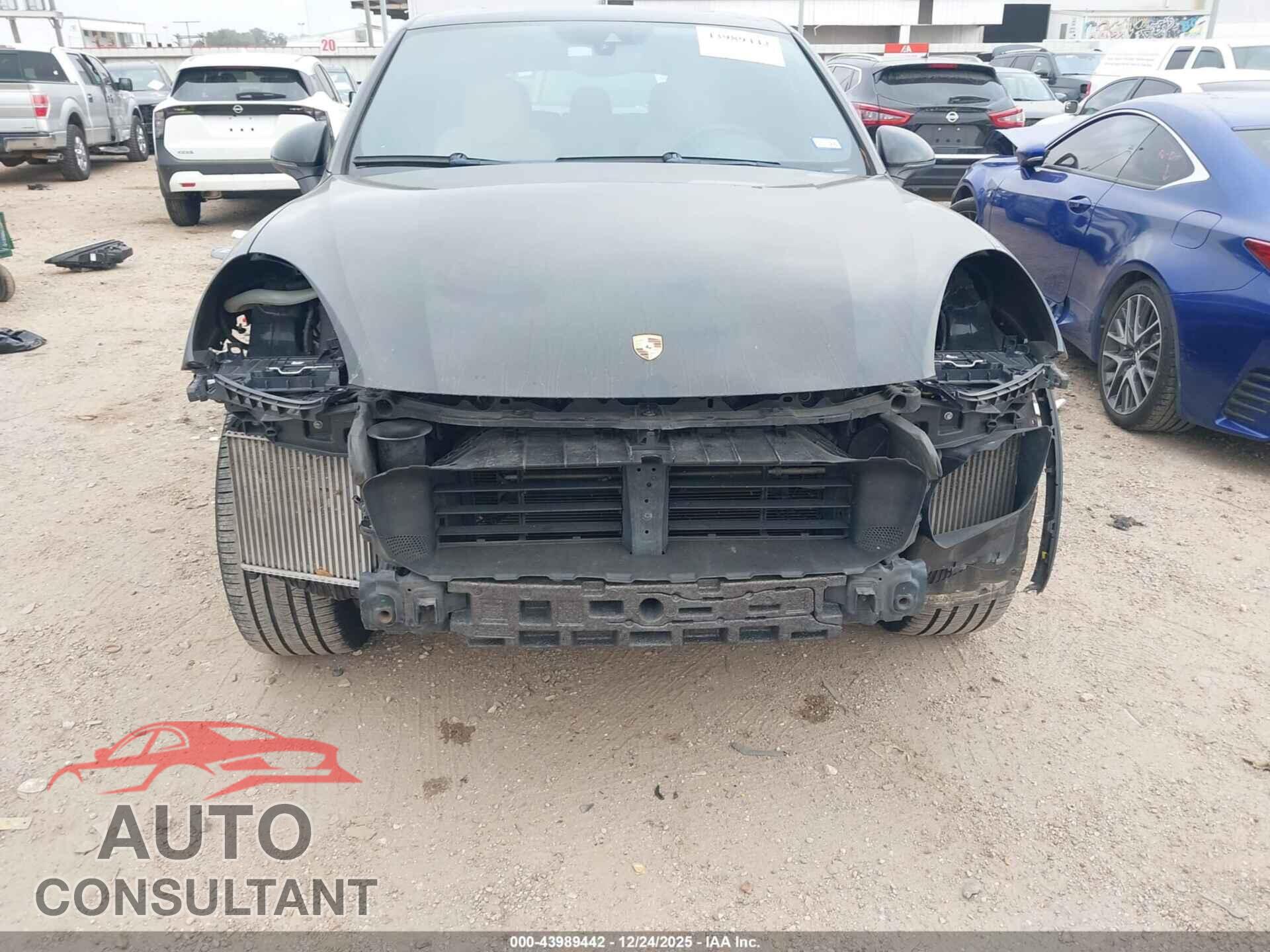 PORSCHE CAYENNE 2016 - WP1AF2A28GKA45005