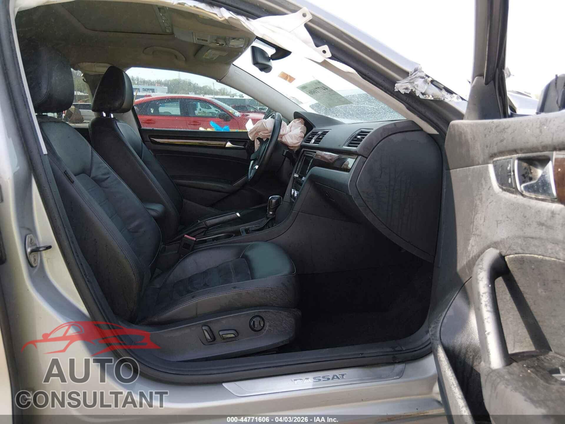 VOLKSWAGEN PASSAT 2014 - 1VWCN7A32EC005560
