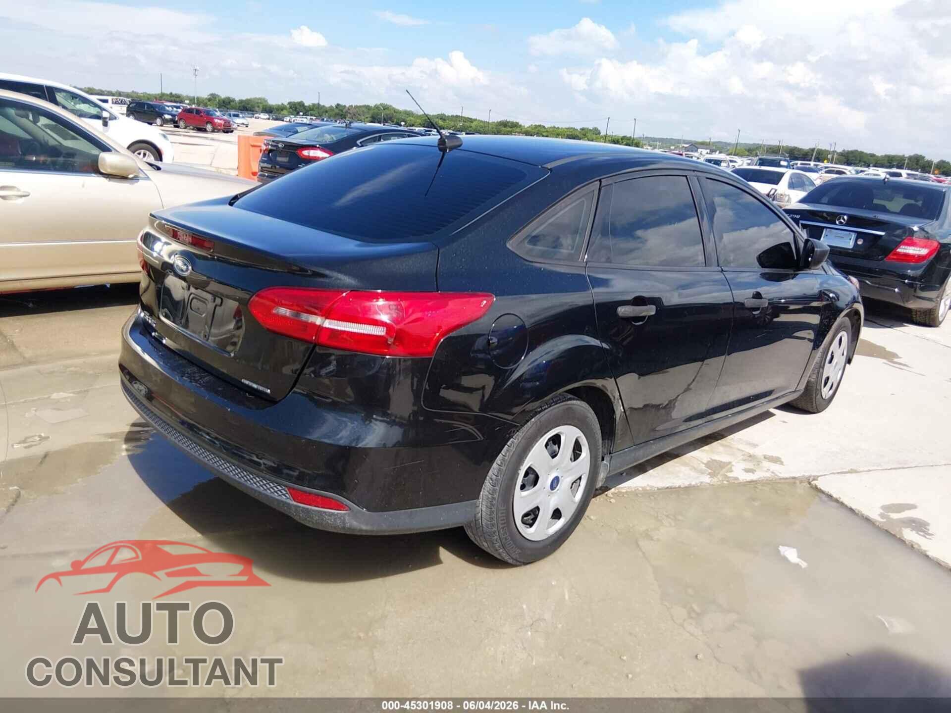 FORD FOCUS 2015 - 1FADP3E22FL215725