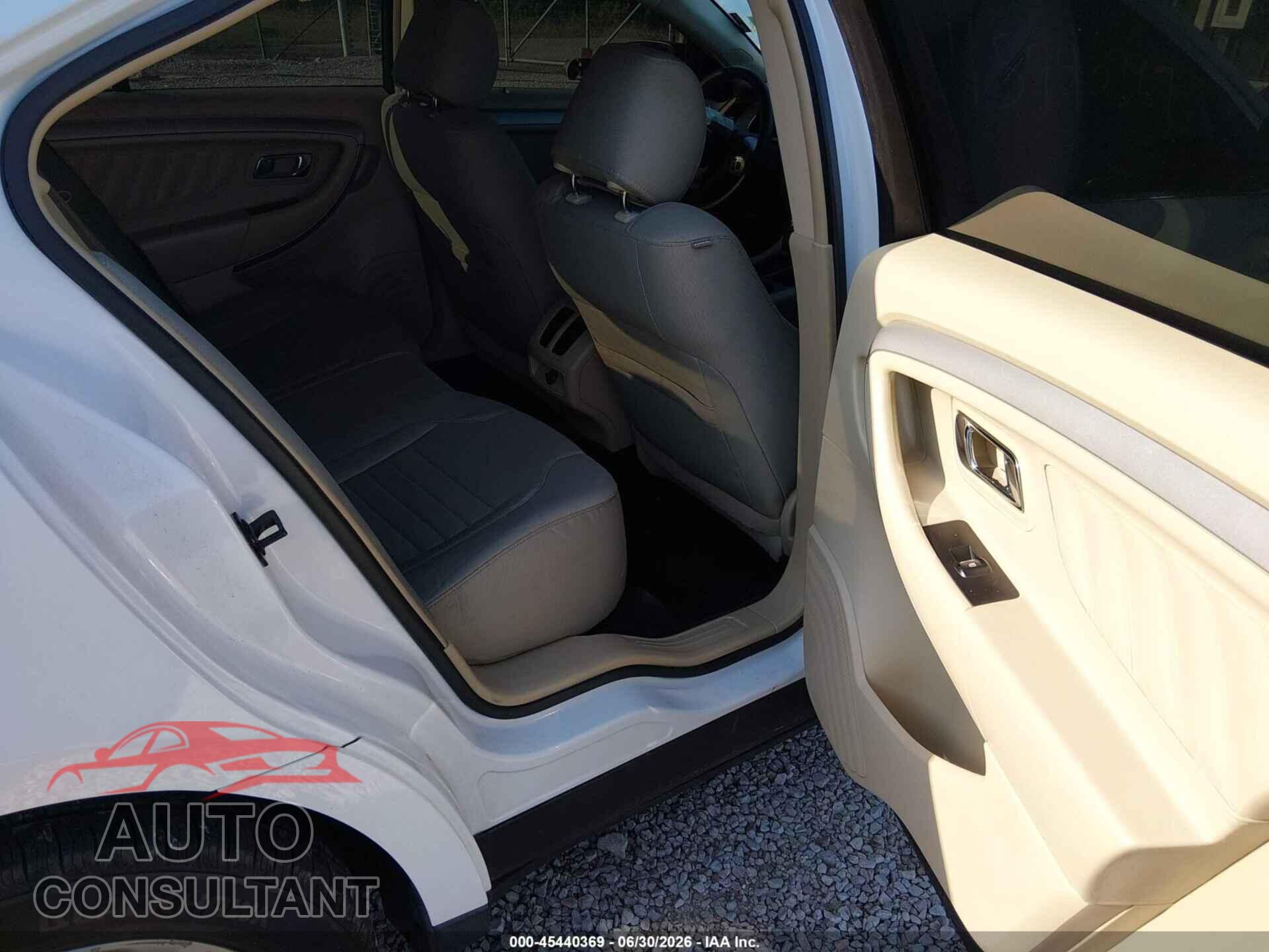 FORD TAURUS 2017 - 1FAHP2D80HG122859