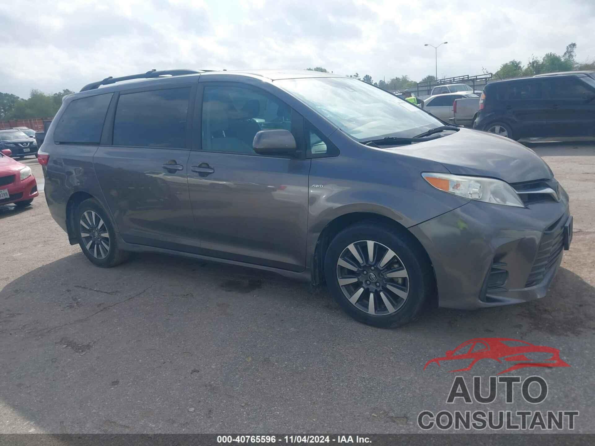 TOYOTA SIENNA 2018 - 5TDJZ3DC2JS200117