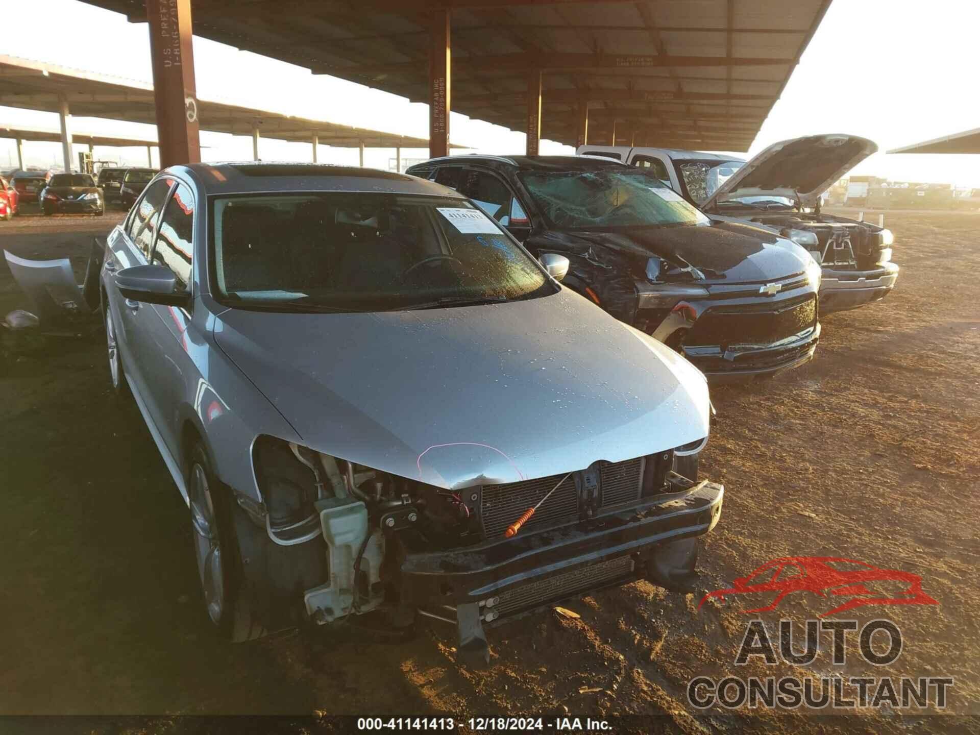 VOLKSWAGEN PASSAT 2013 - 1VWBM7A33DC006441
