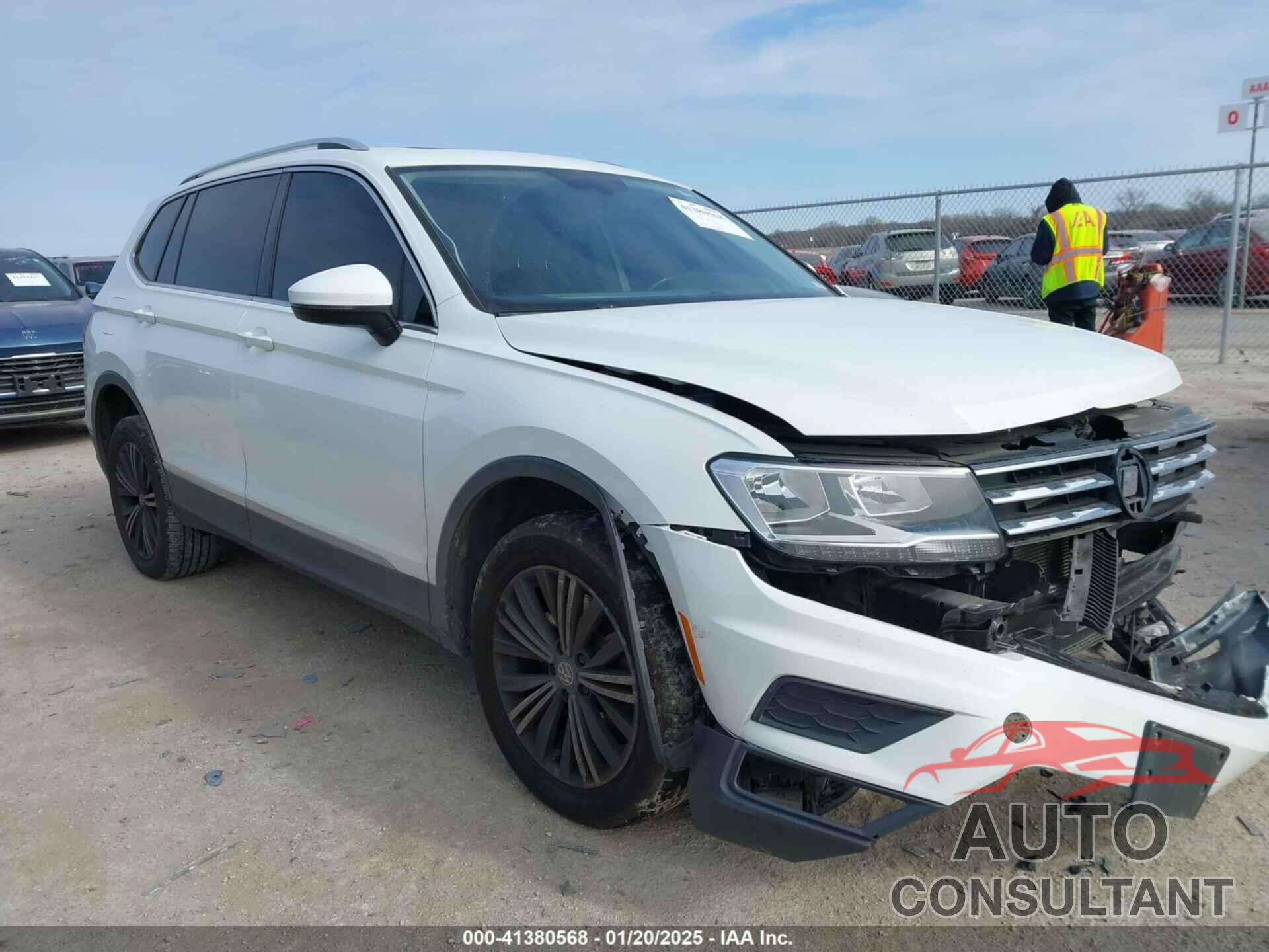 VOLKSWAGEN TIGUAN 2018 - 3VV2B7AX0JM052767