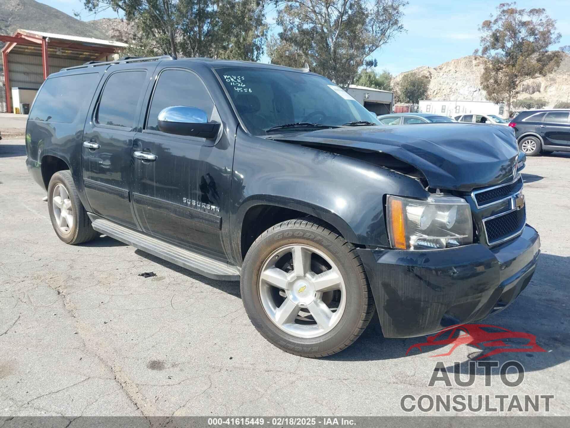 CHEVROLET SUBURBAN 1500 2013 - 1GNSCJE07DR284556