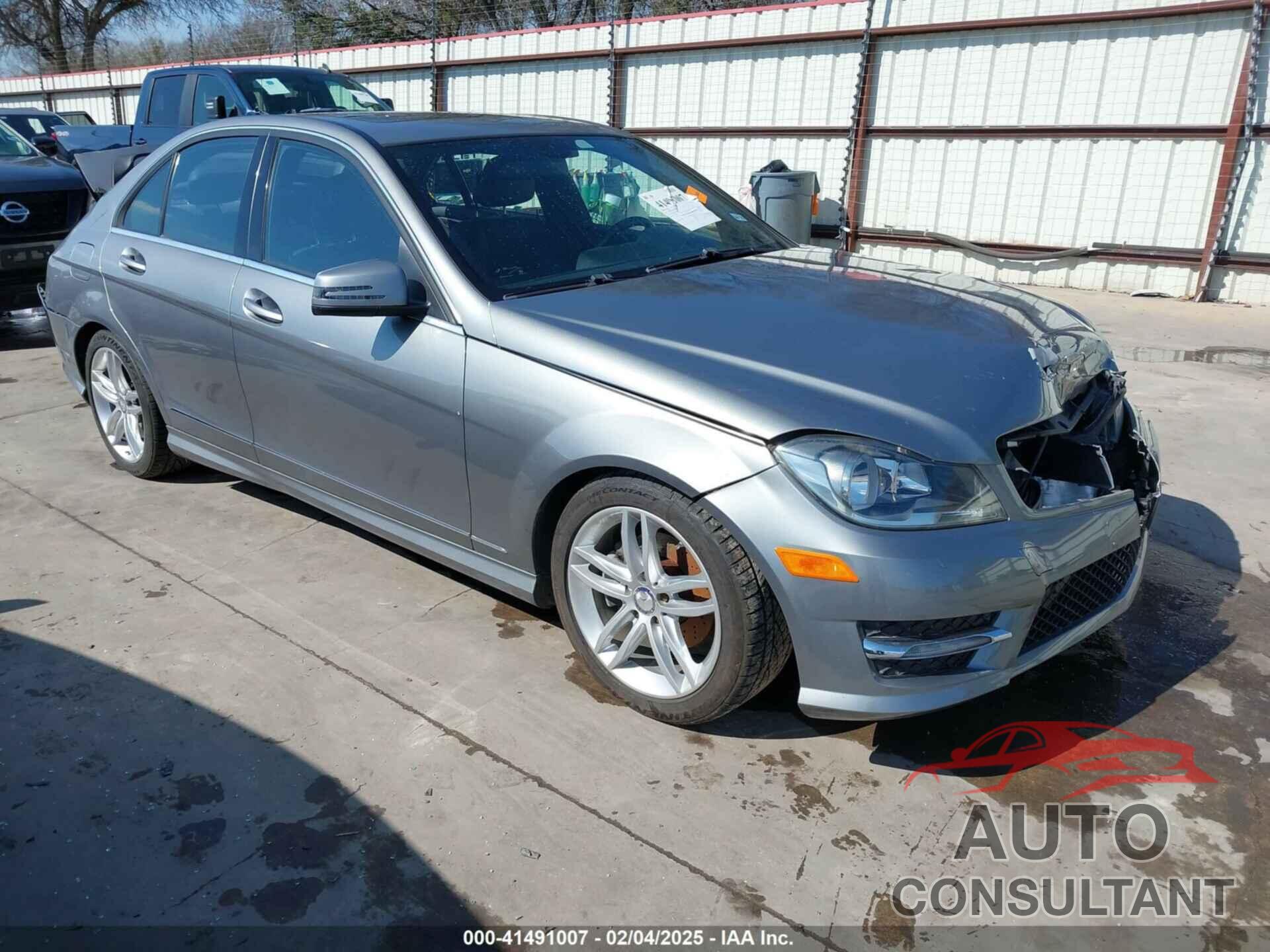 MERCEDES-BENZ C 300 2012 - WDDGF8BB9CR199789