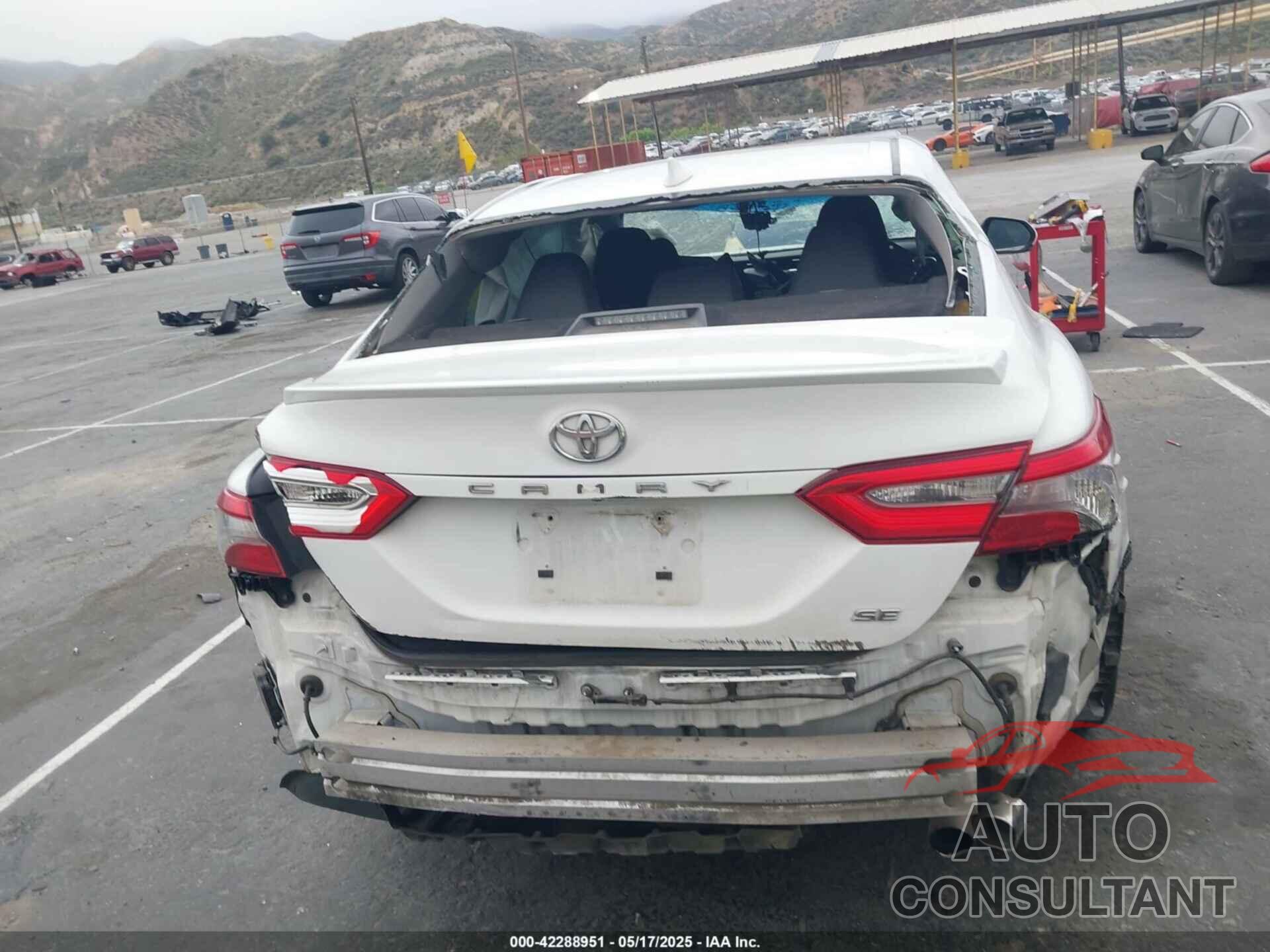 TOYOTA CAMRY 2018 - 4T1B11HK9JU509026