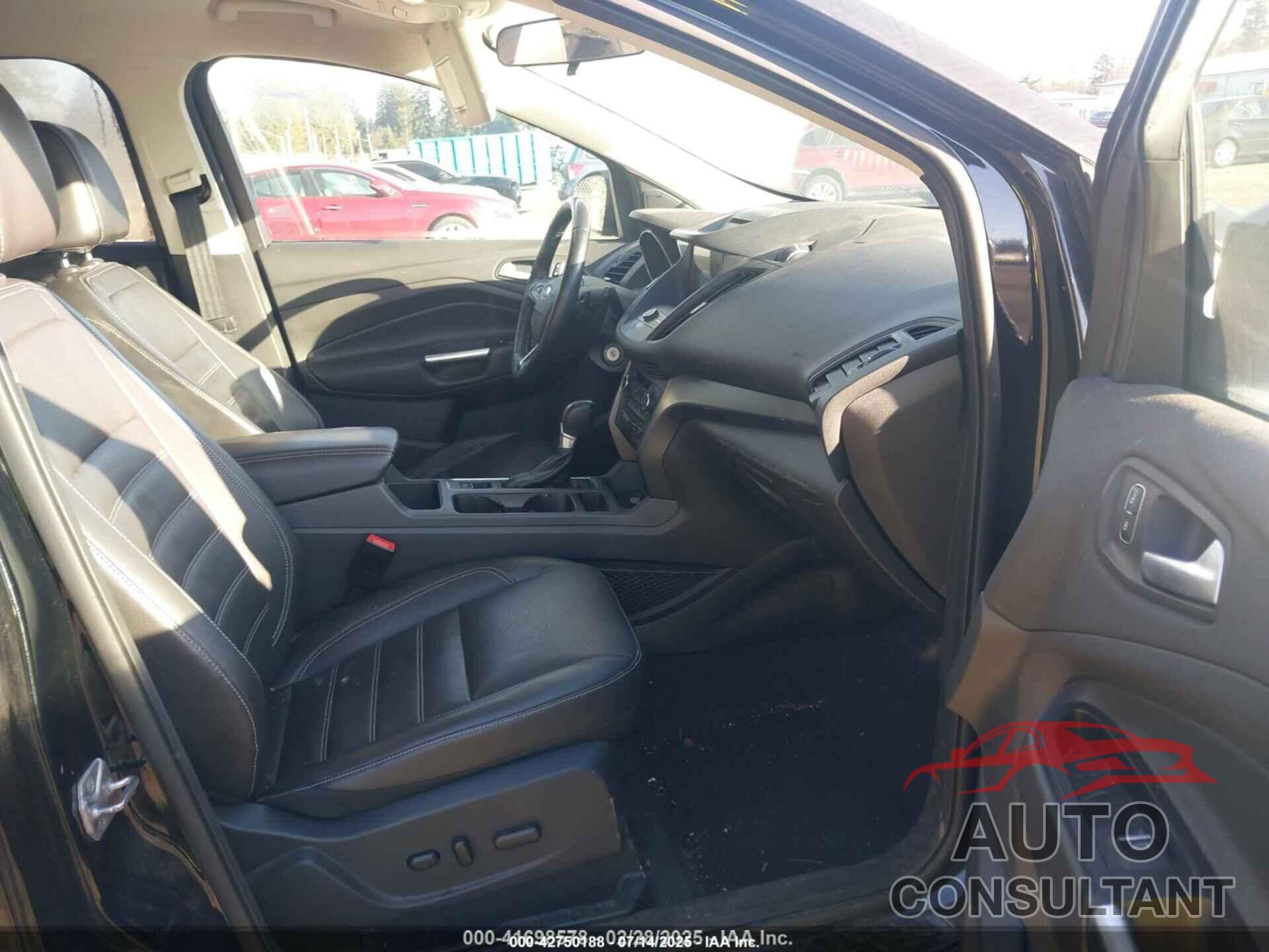 FORD ESCAPE 2017 - 1FMCU9G93HUC02907