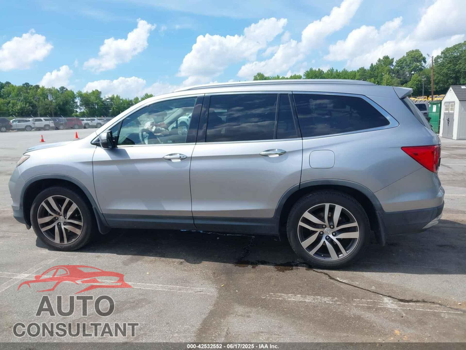 HONDA PILOT 2017 - 5FNYF5H94HB024087
