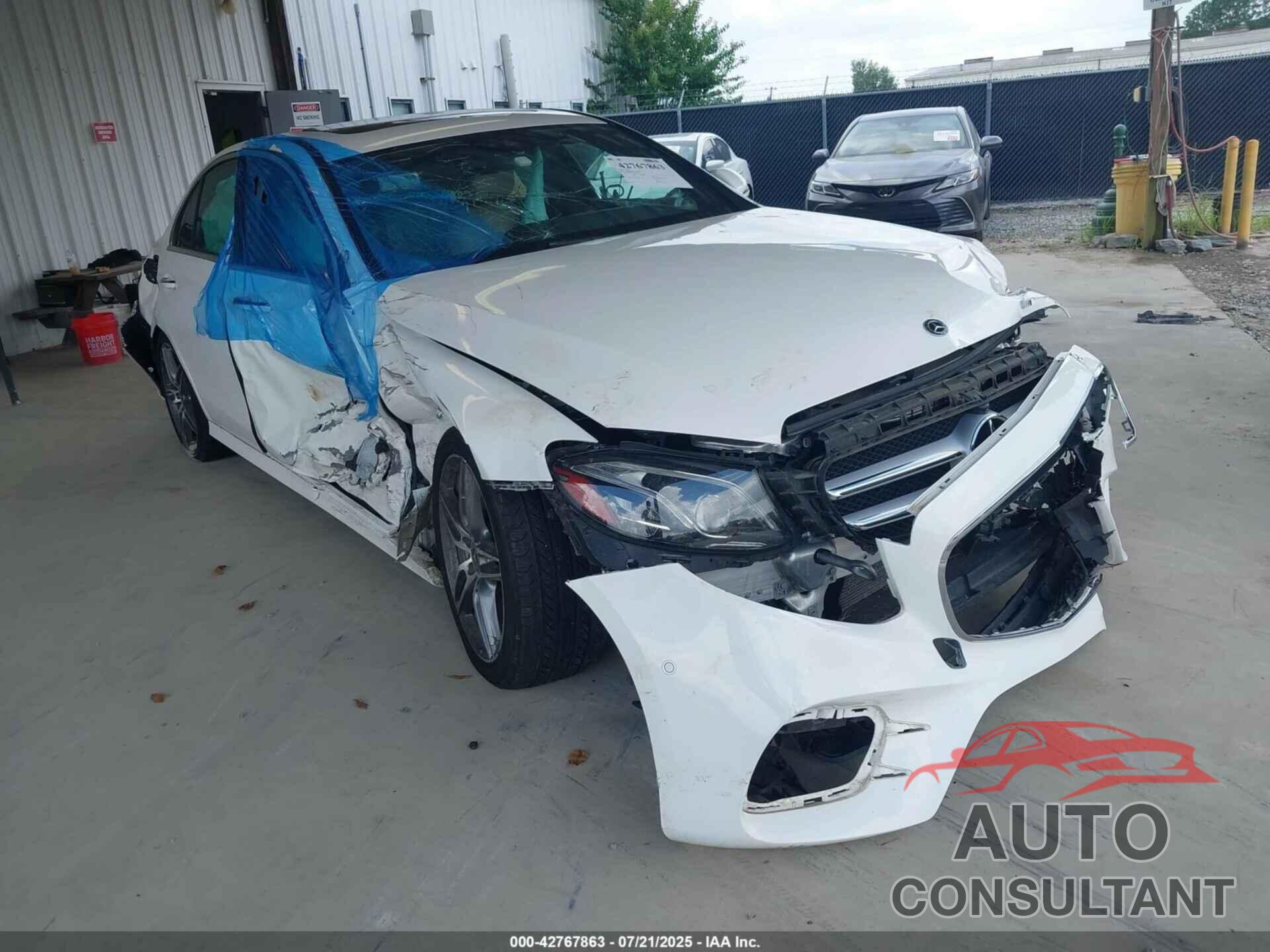 MERCEDES-BENZ E 300 2019 - WDDZF4JB6KA546141