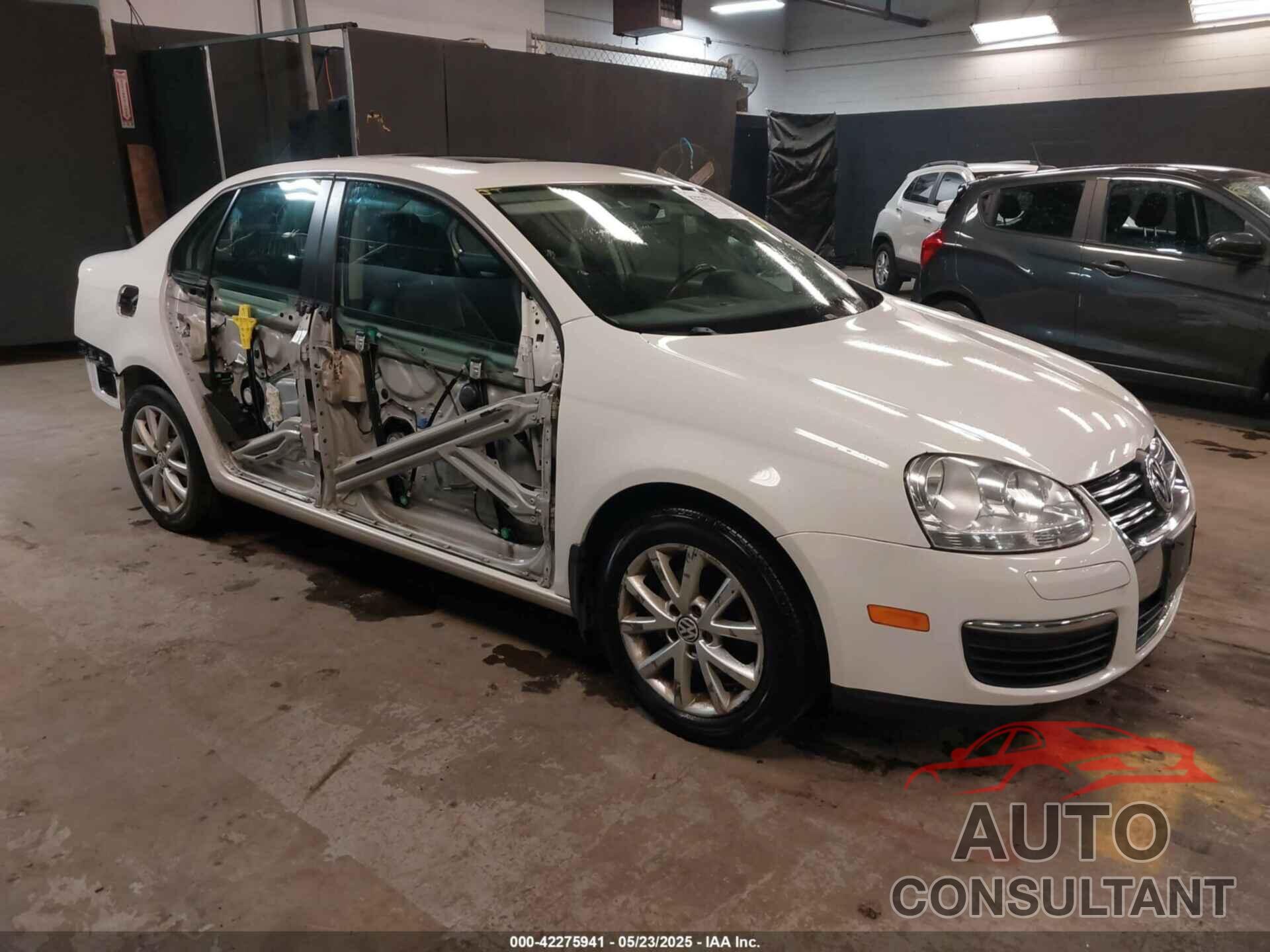 VOLKSWAGEN JETTA 2010 - 3VWRZ7AJ0AM162980