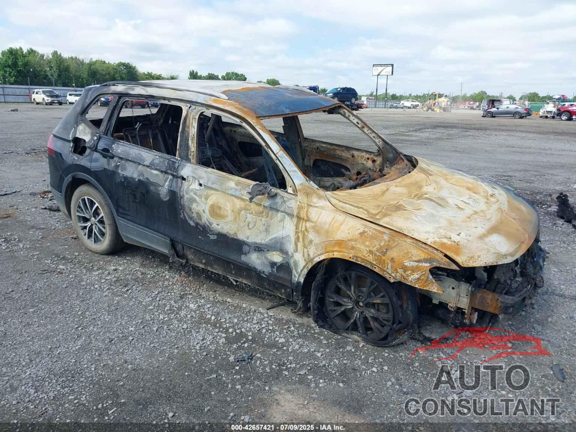 VOLKSWAGEN TIGUAN 2021 - 3VV1B7AXXMM144520