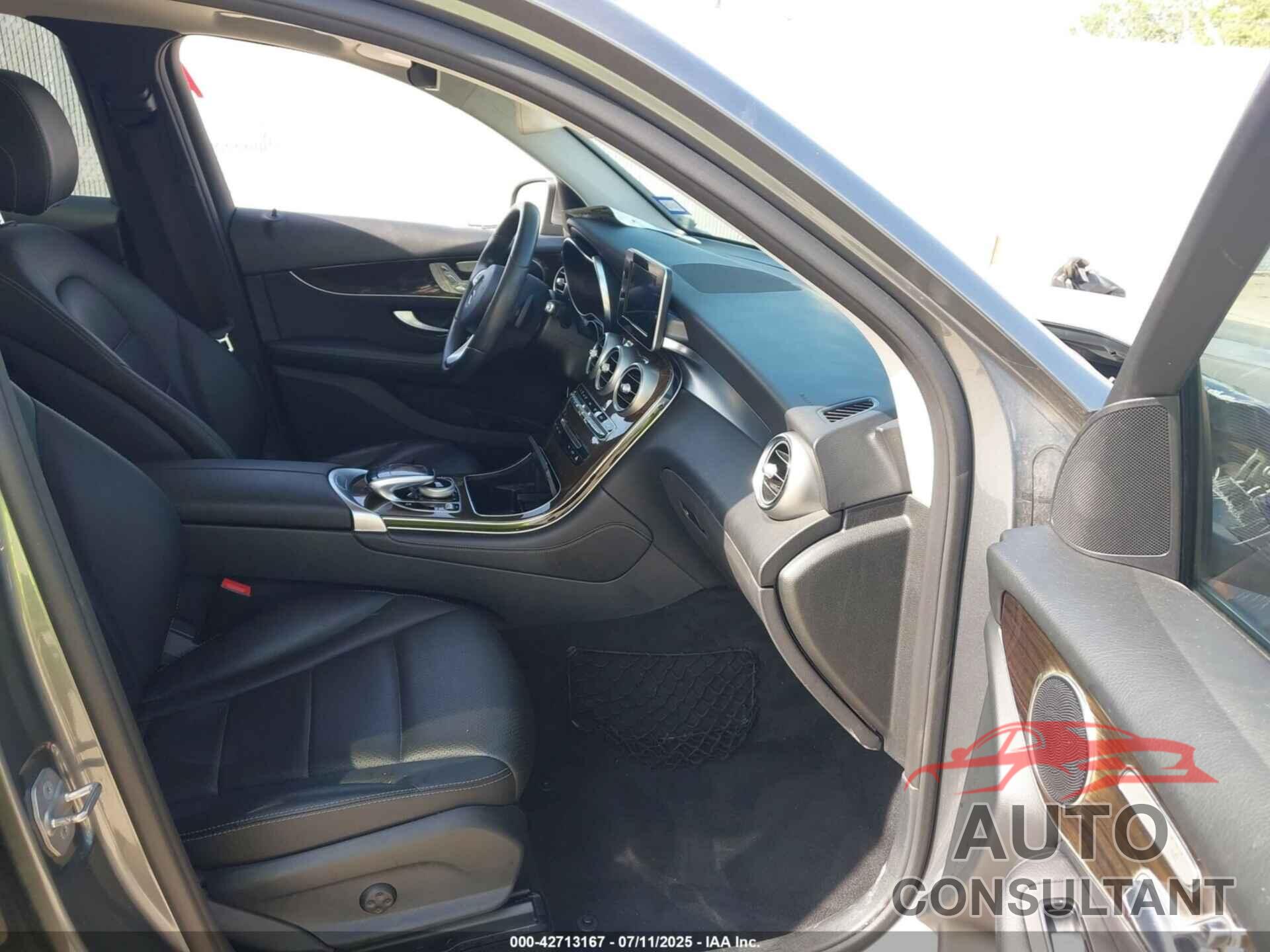 MERCEDES-BENZ GLC 300 2016 - WDC0G4JB7GF088548
