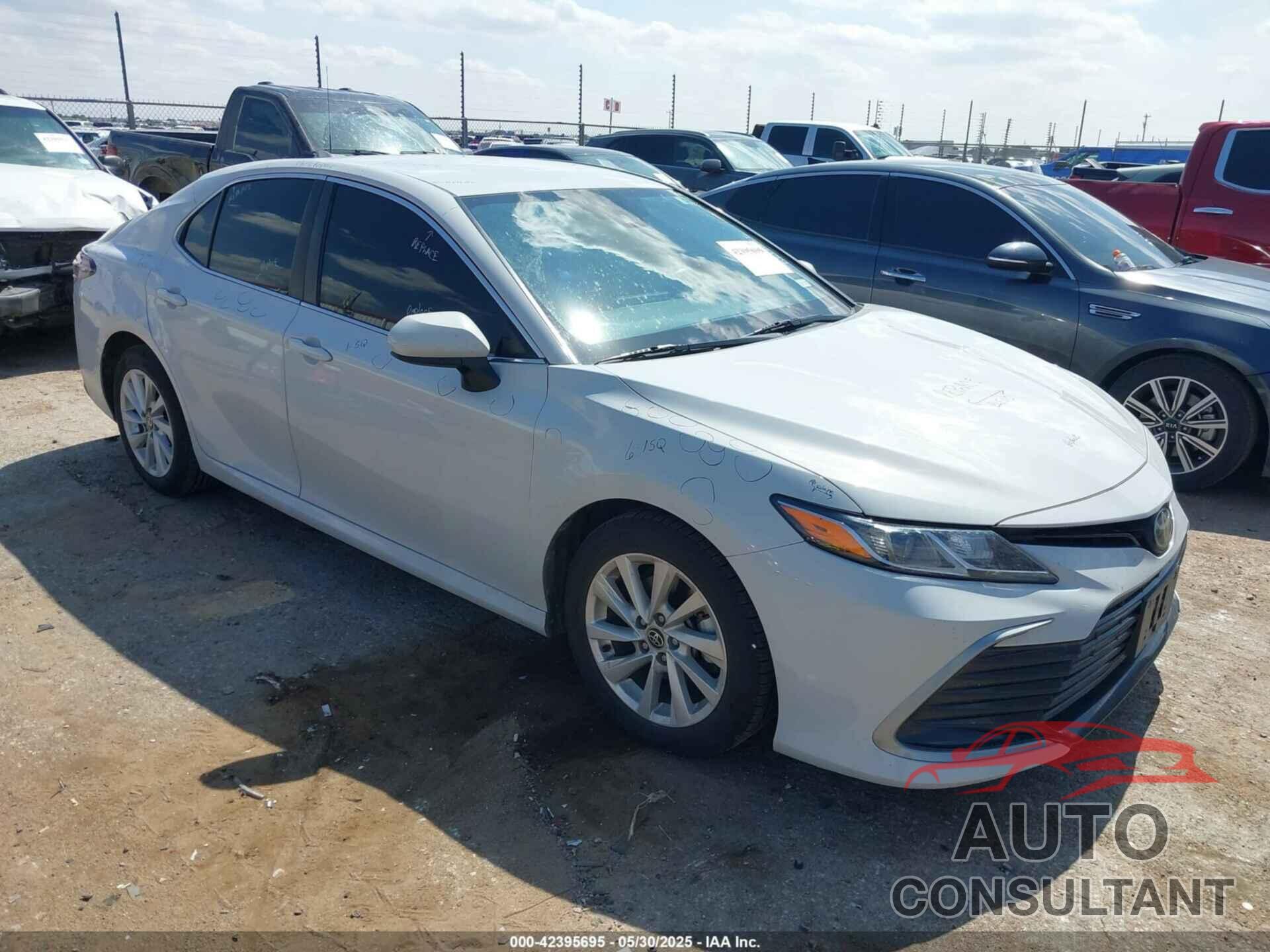 TOYOTA CAMRY 2022 - 4T1C11AK5NU013032