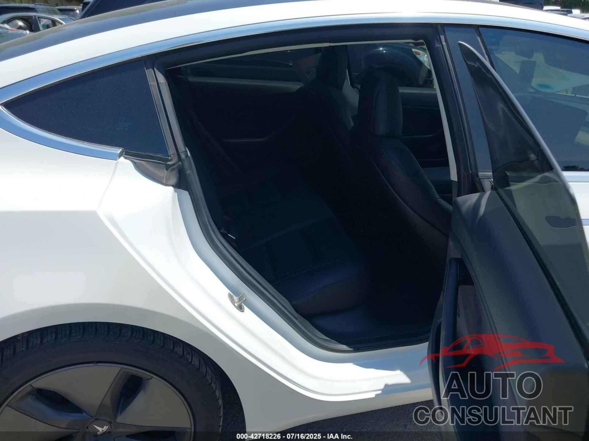 TESLA MODEL 3 2018 - 5YJ3E1EA0JF019639