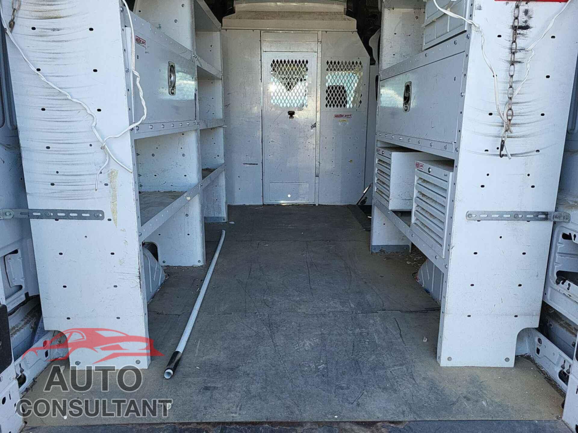 FORD TRANSIT 2018 - 1FTYR2XG2JKA33059