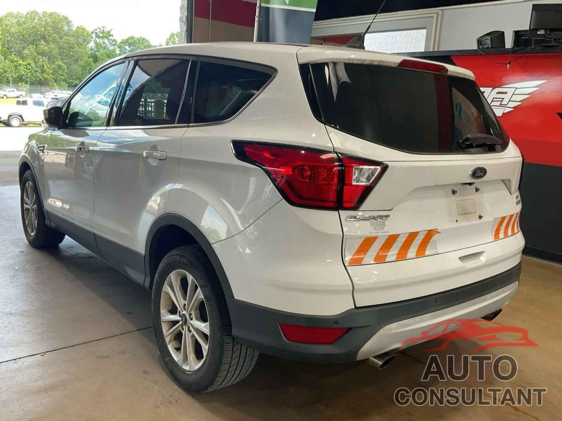 FORD ESCAPE 2019 - 1FMCU0GD5KUB65737