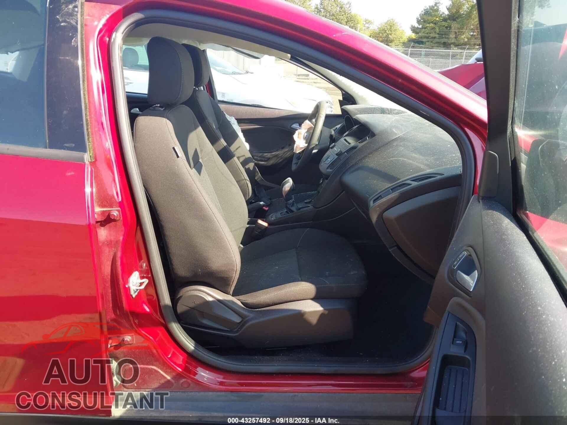 FORD FOCUS 2015 - 1FADP3F22FL254331