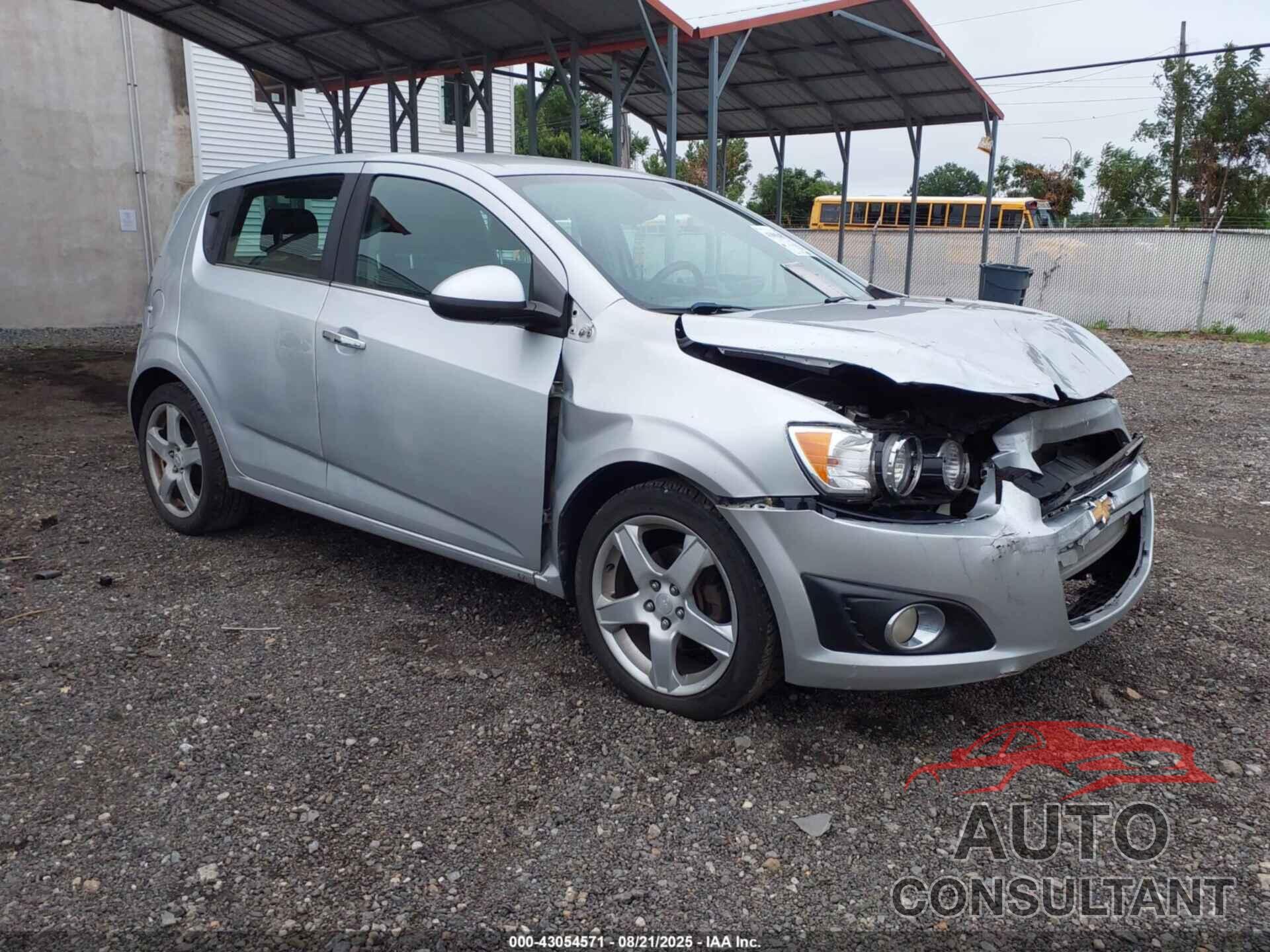 CHEVROLET SONIC 2013 - 1G1JE6SG2D4190684