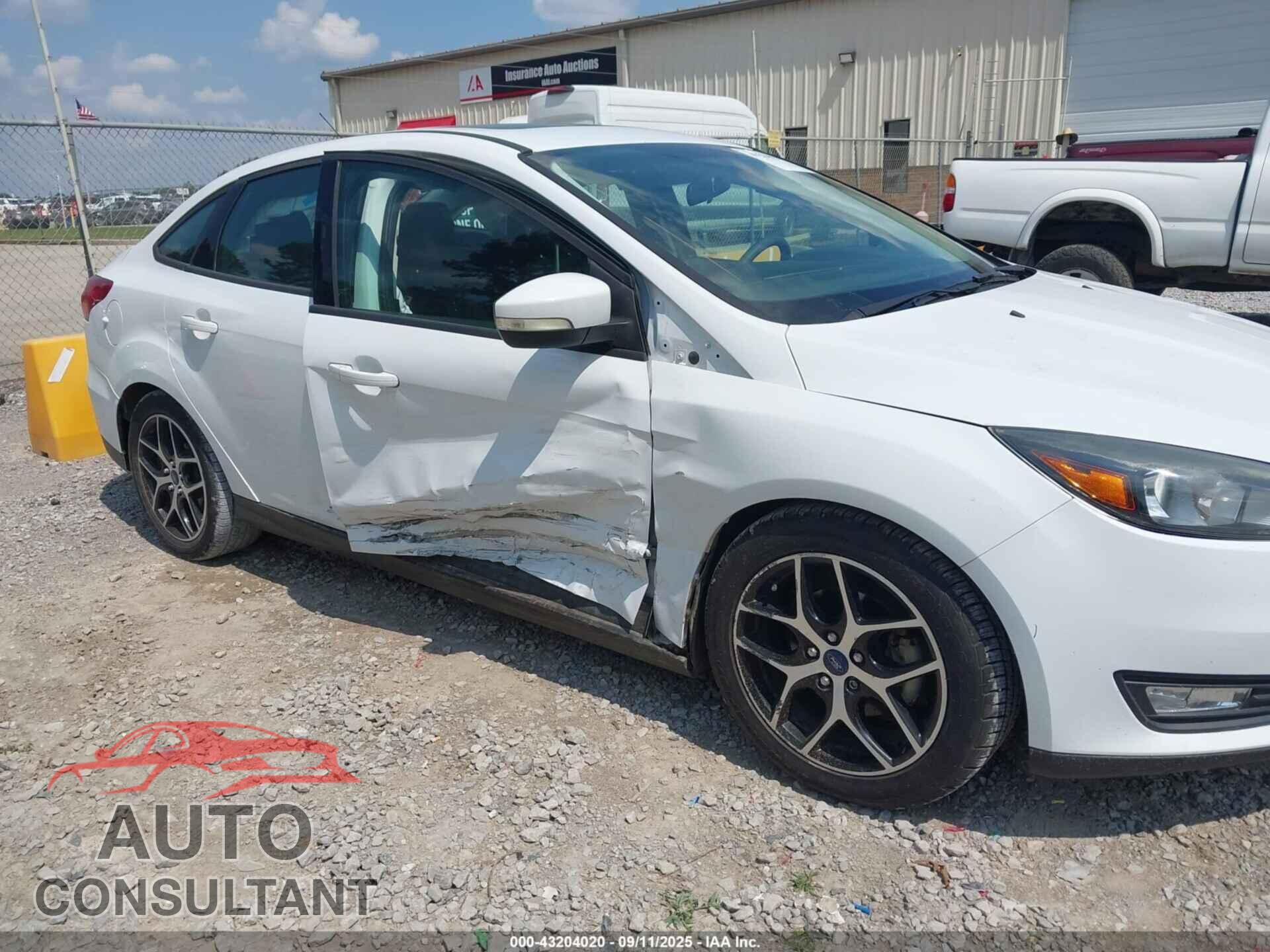 FORD FOCUS 2017 - 1FADP3H28HL337245