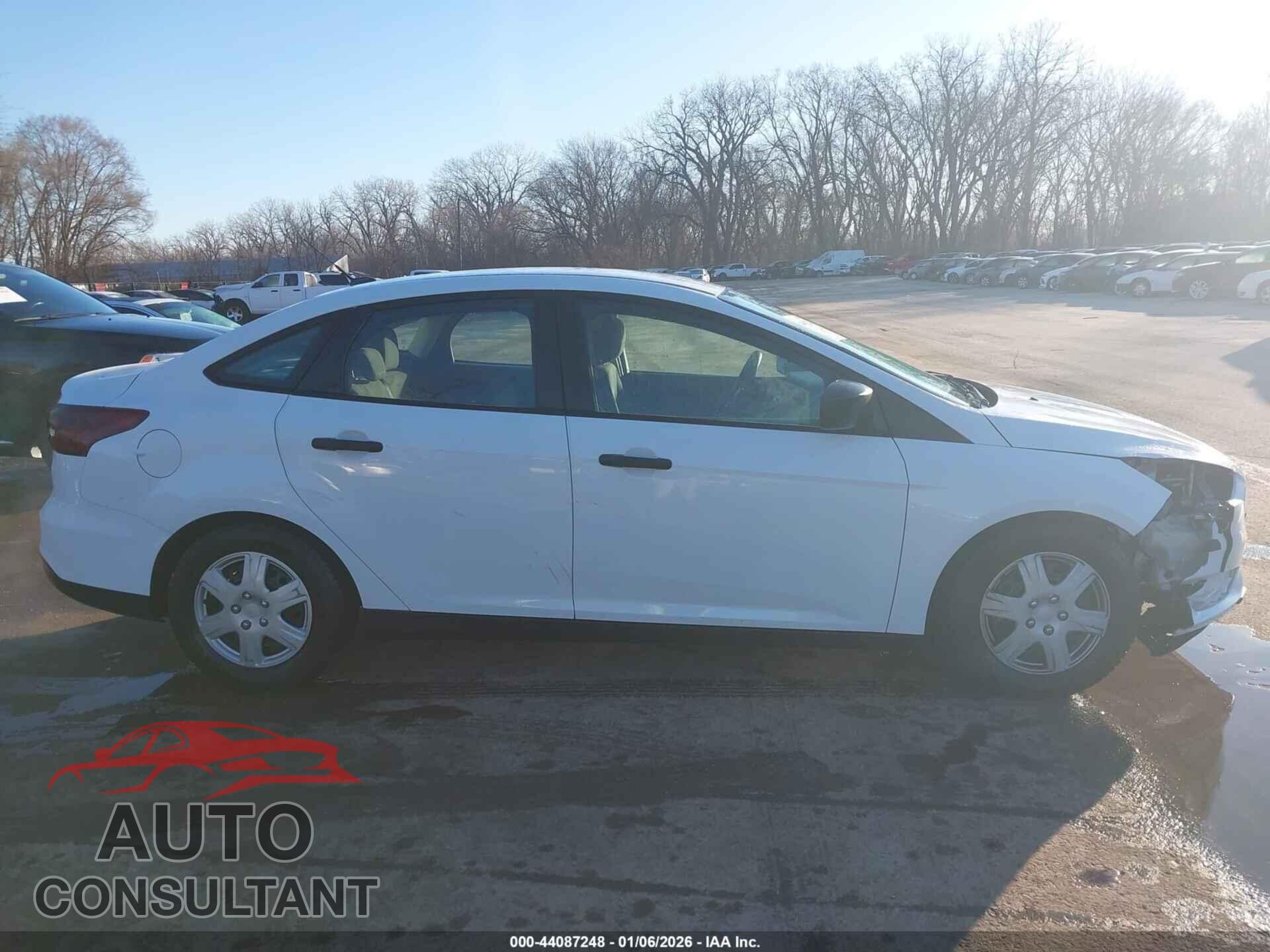 FORD FOCUS 2015 - 1FADP3E27FL314458