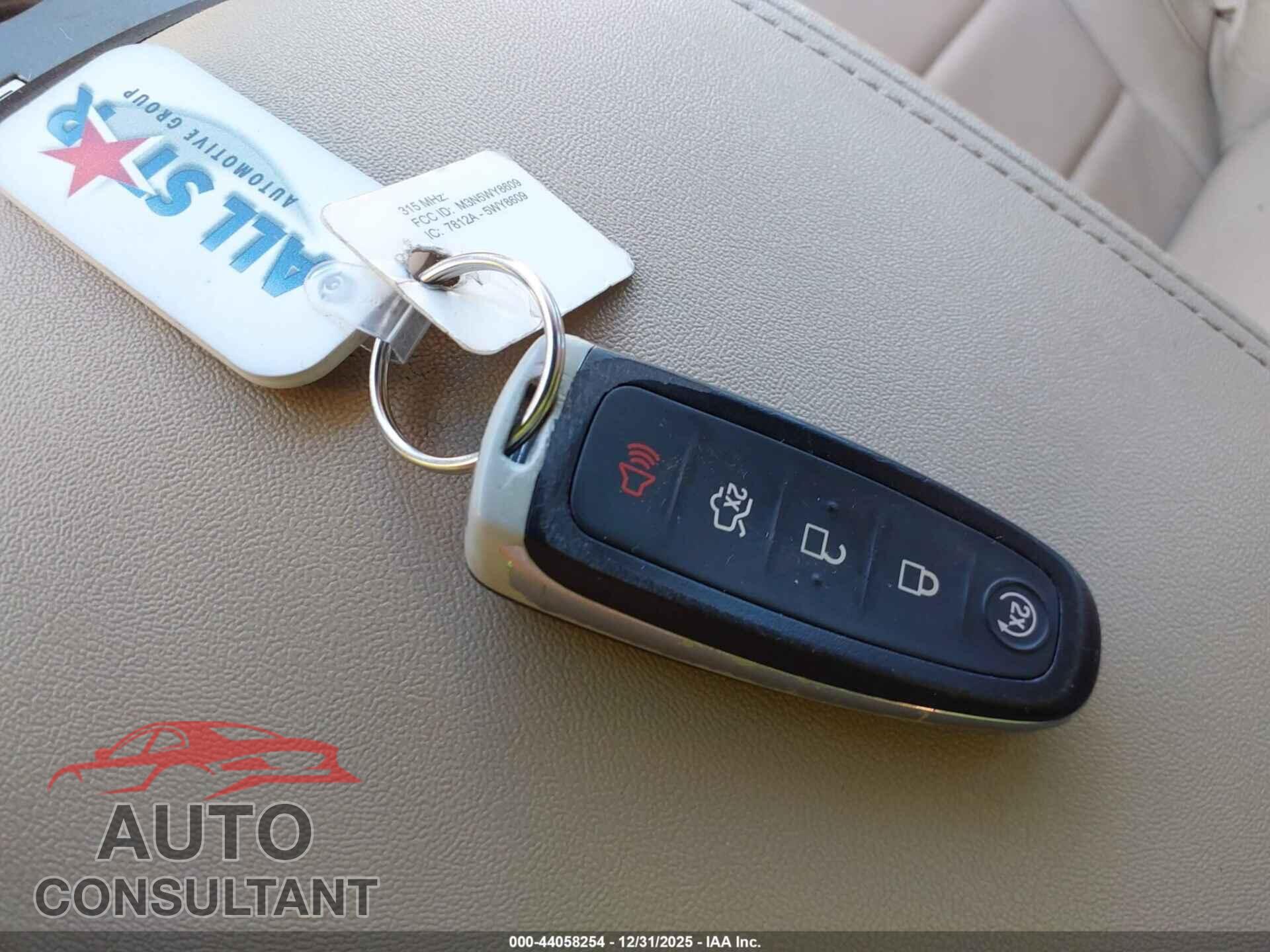 FORD TAURUS 2018 - 1FAHP2E80JG100834