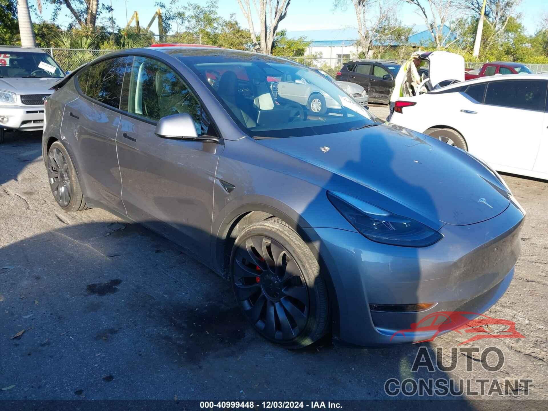 TESLA MODEL Y 2024 - 7SAYGDEF3RA301427