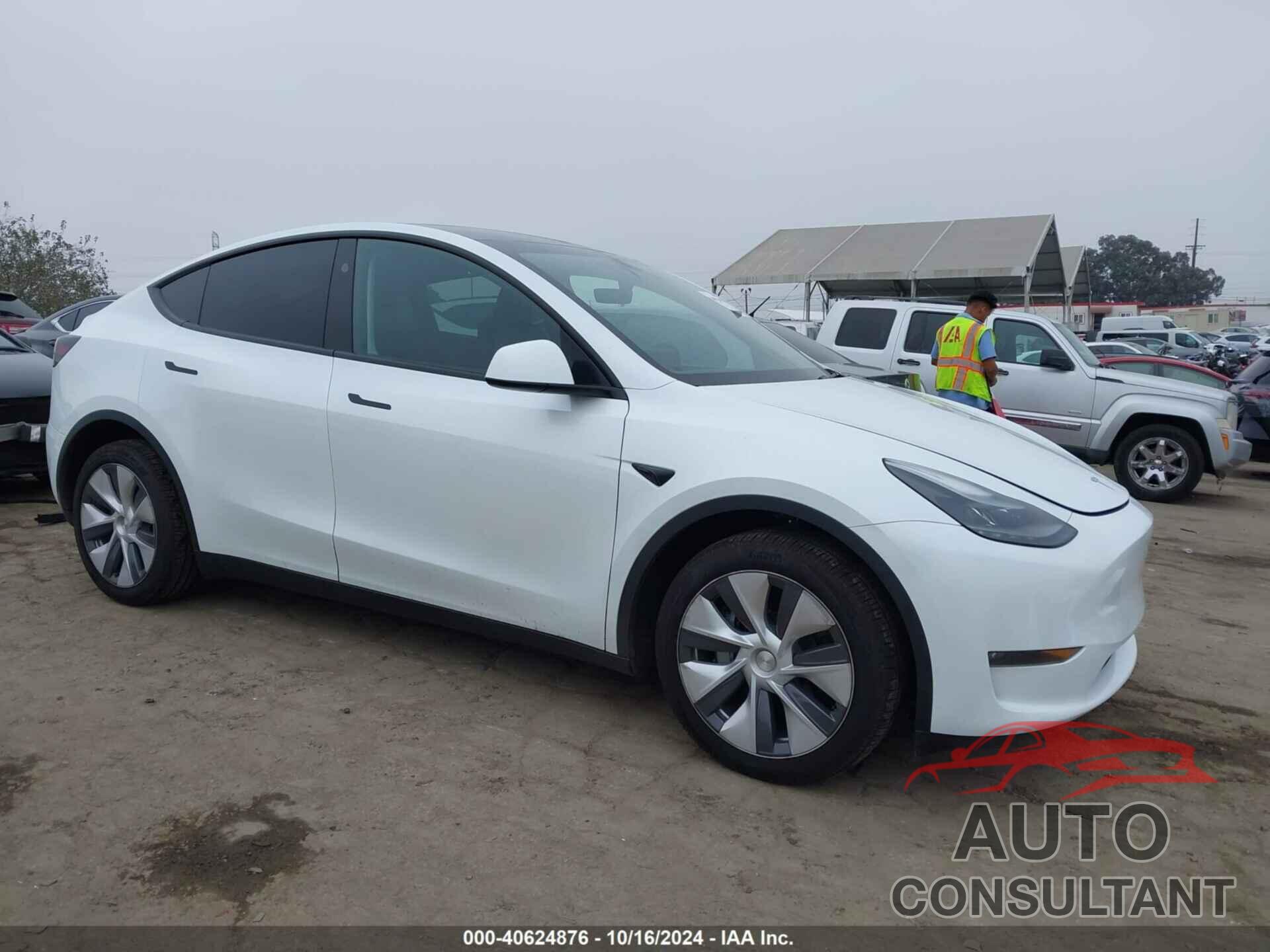 TESLA MODEL Y 2024 - 7SAYGDEE9RA260003