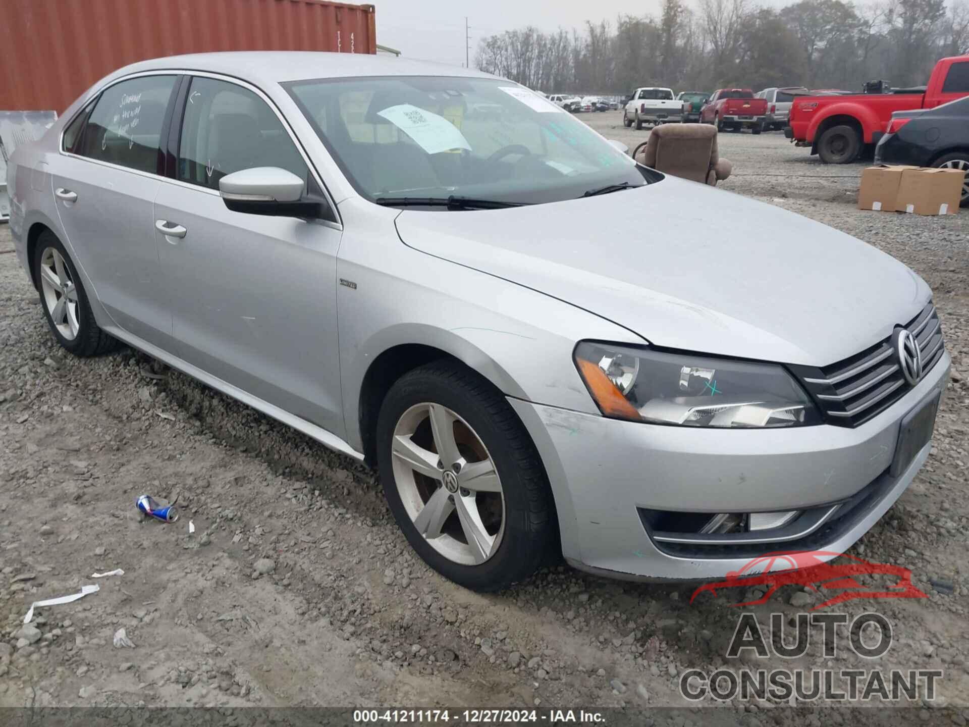 VOLKSWAGEN PASSAT 2015 - 1VWAT7A34FC113127