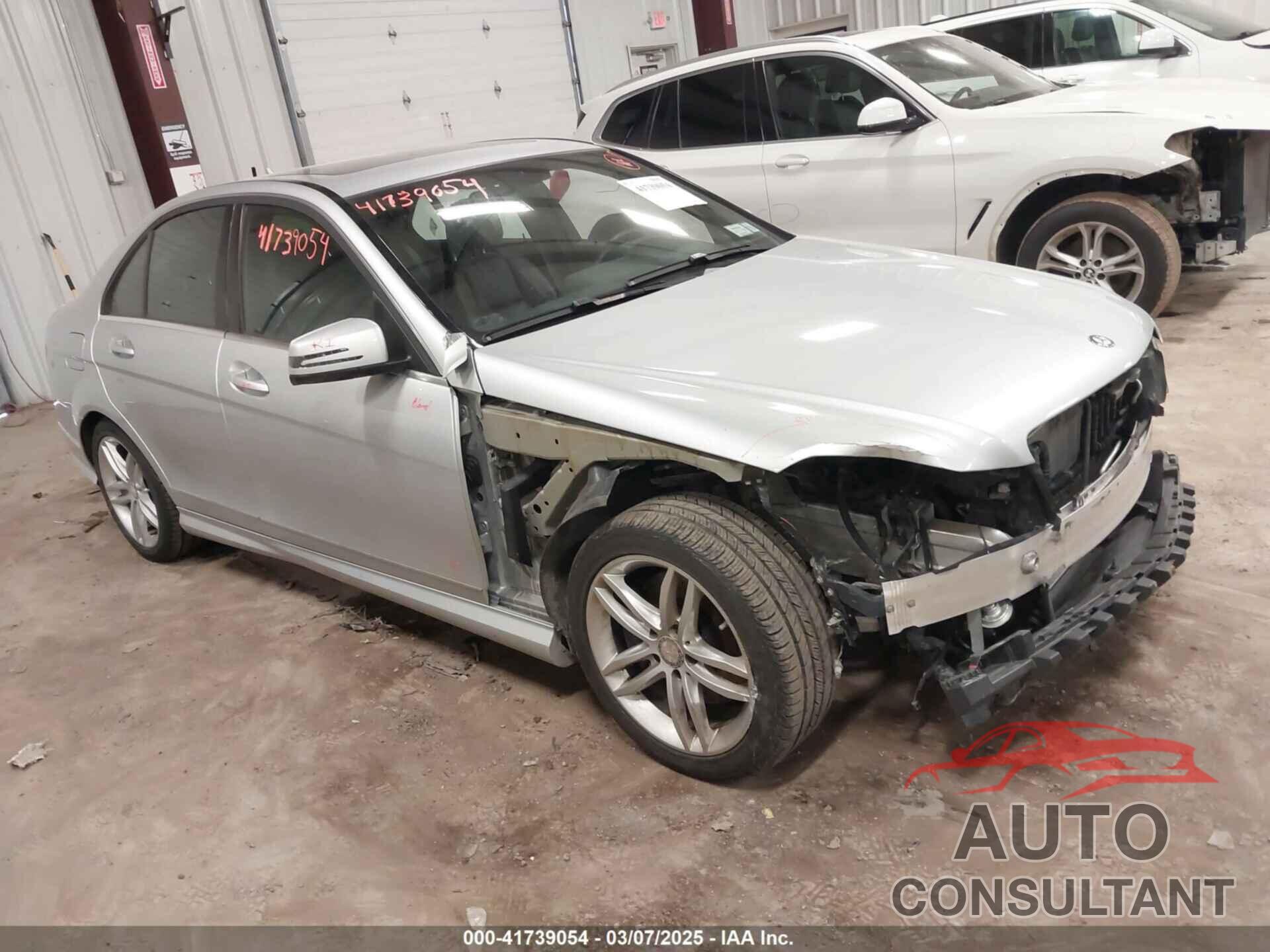MERCEDES-BENZ C 300 2013 - WDDGF8AB6DG137068