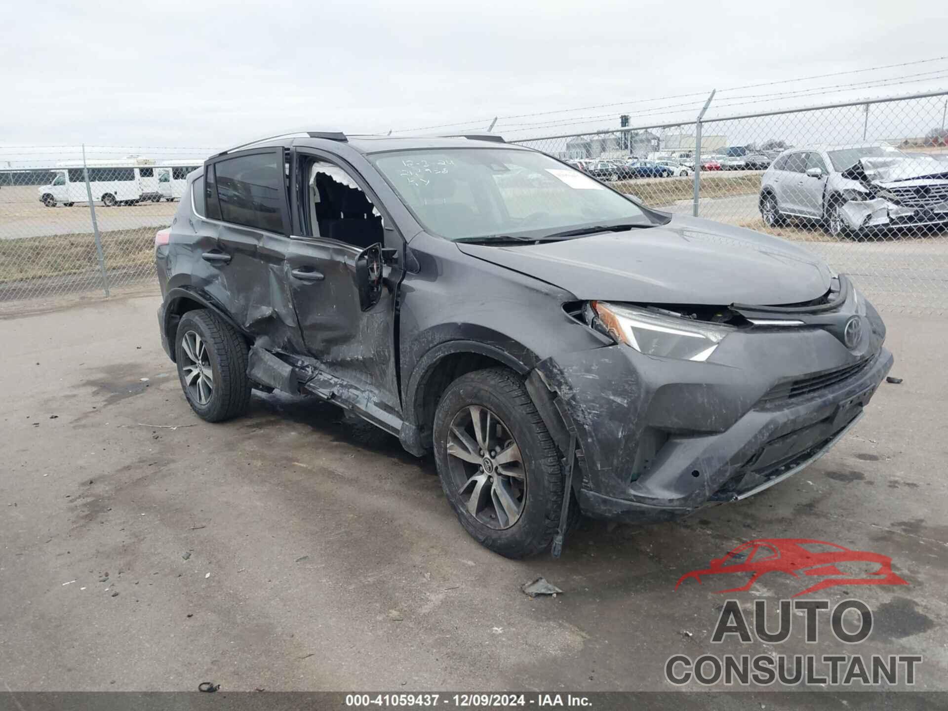 TOYOTA RAV4 2018 - JTMRFREV0JJ745373