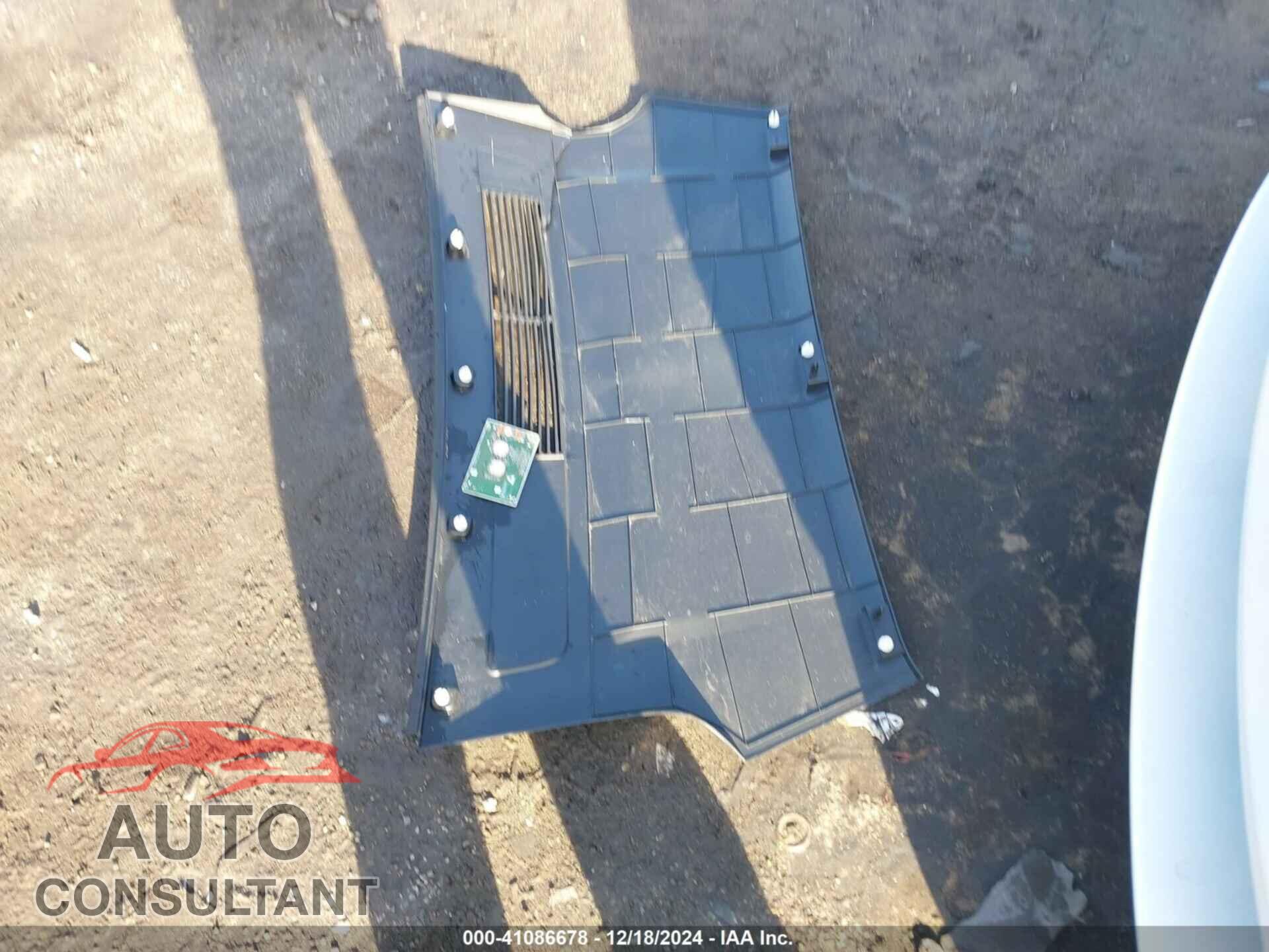 TESLA MODEL S 2023 - 5YJSA1E64PF512509