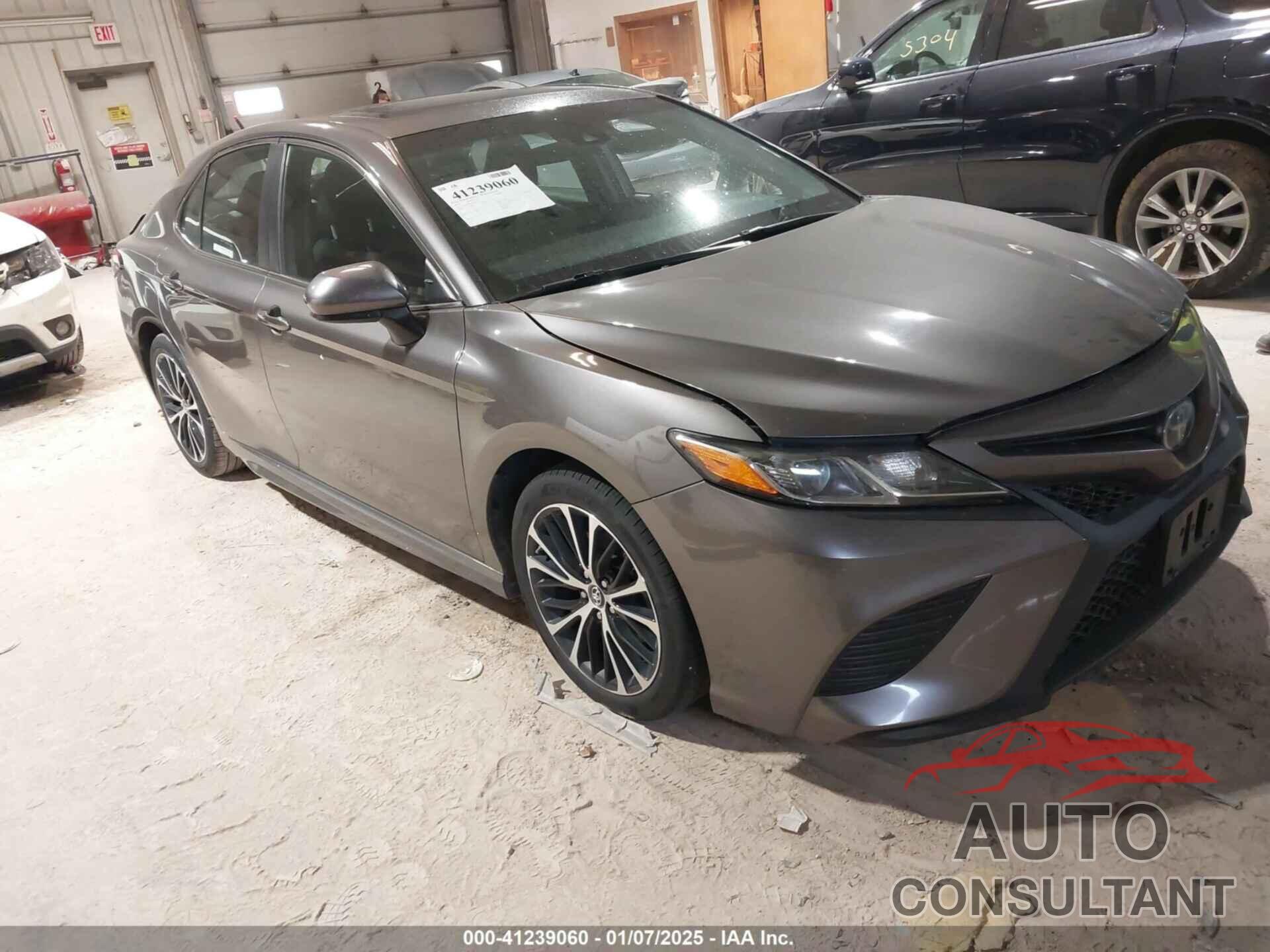 TOYOTA CAMRY 2018 - 4T1B11HKXJU521279