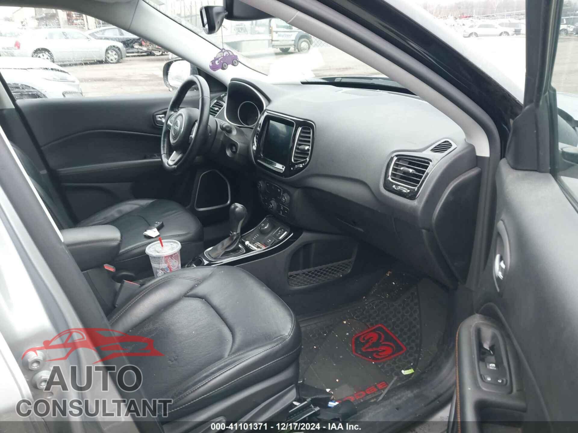 JEEP COMPASS 2018 - 3C4NJDCB3JT201564