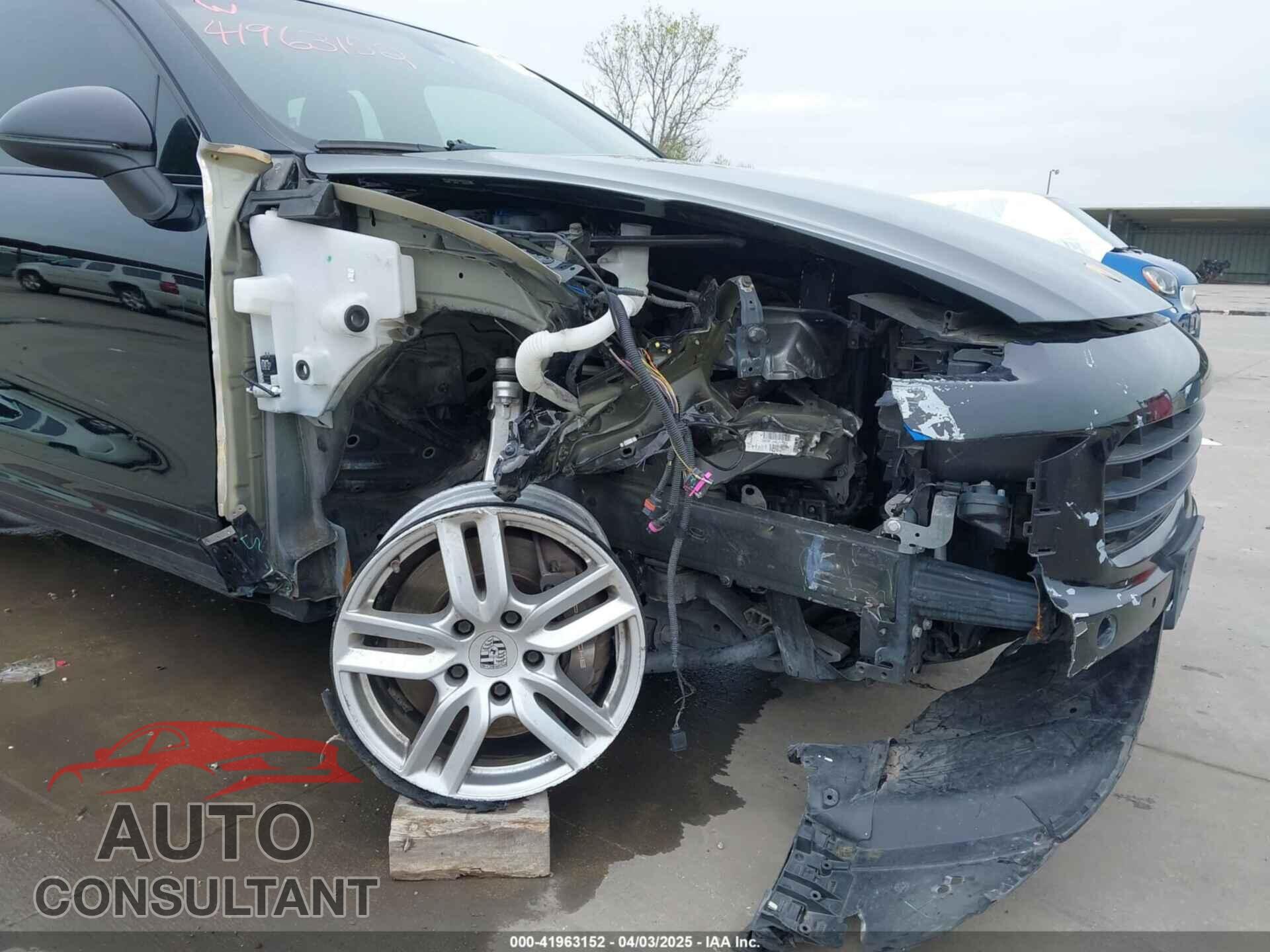 PORSCHE CAYENNE 2016 - WP1AA2A29GLA00762