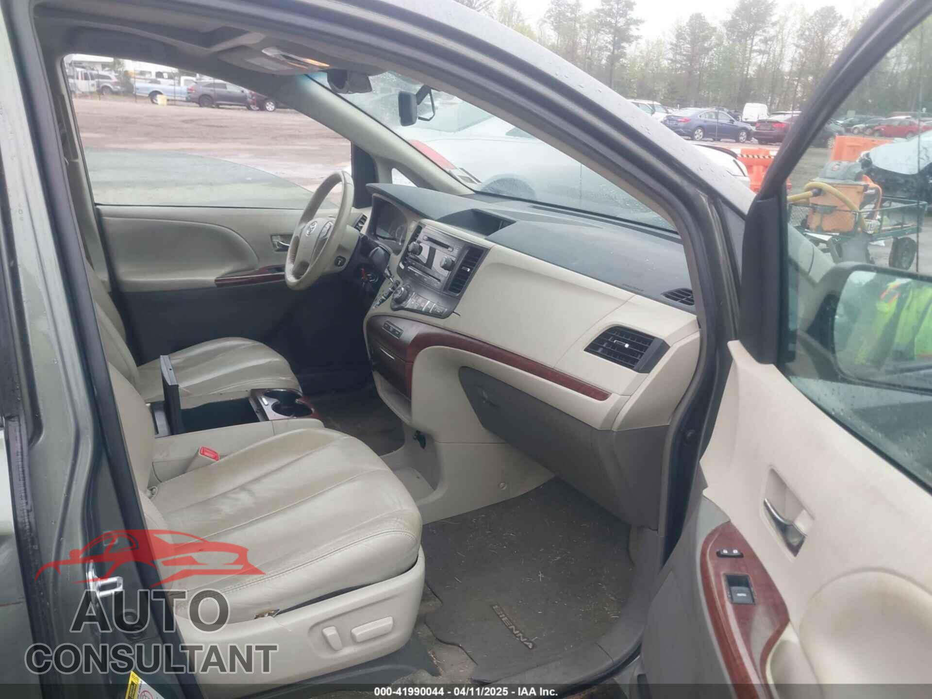 TOYOTA SIENNA 2013 - 5TDYK3DC8DS401561