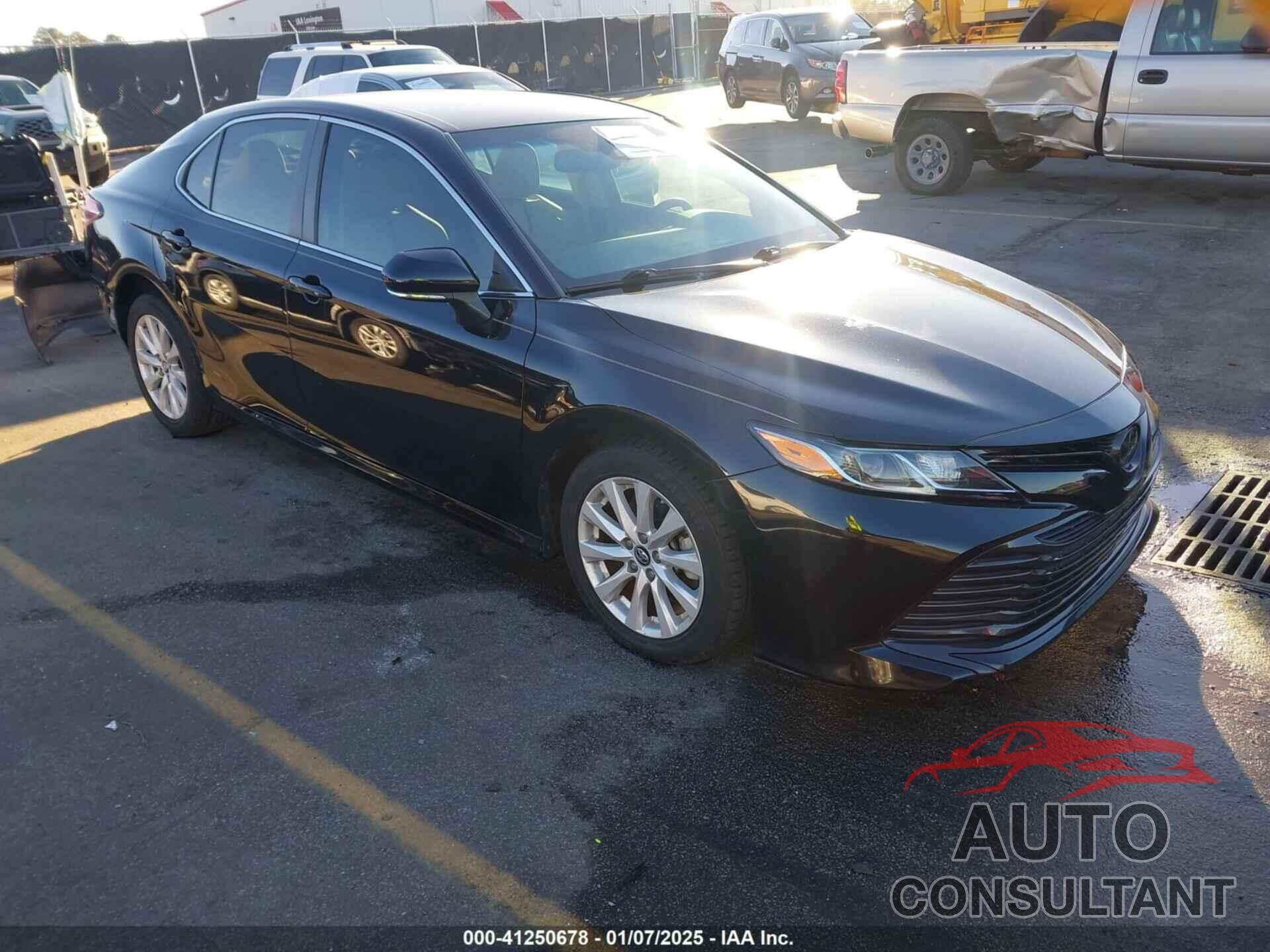 TOYOTA CAMRY 2018 - 4T1B11HK3JU665188