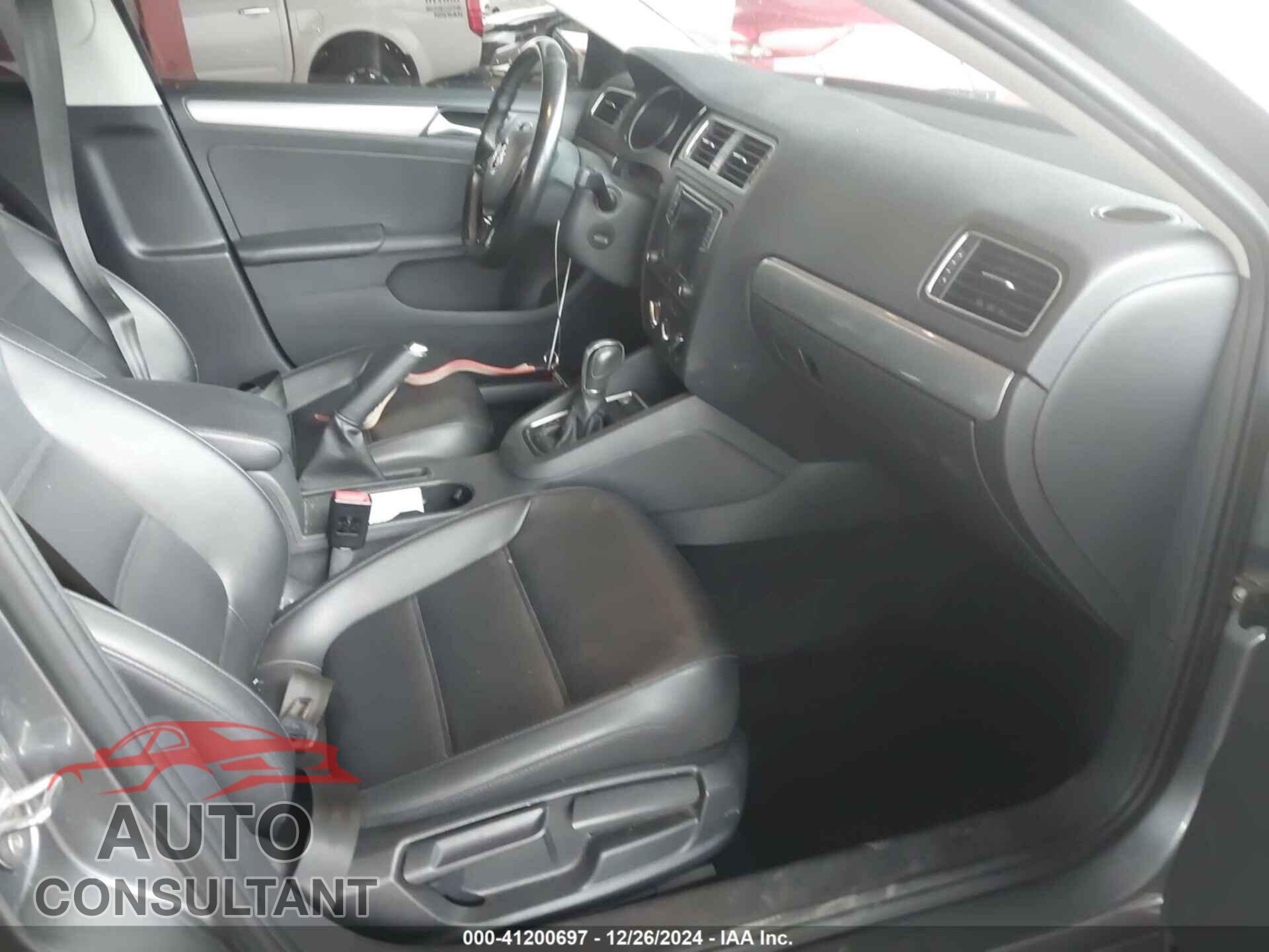 VOLKSWAGEN JETTA 2018 - 3VWDB7AJXJM242592