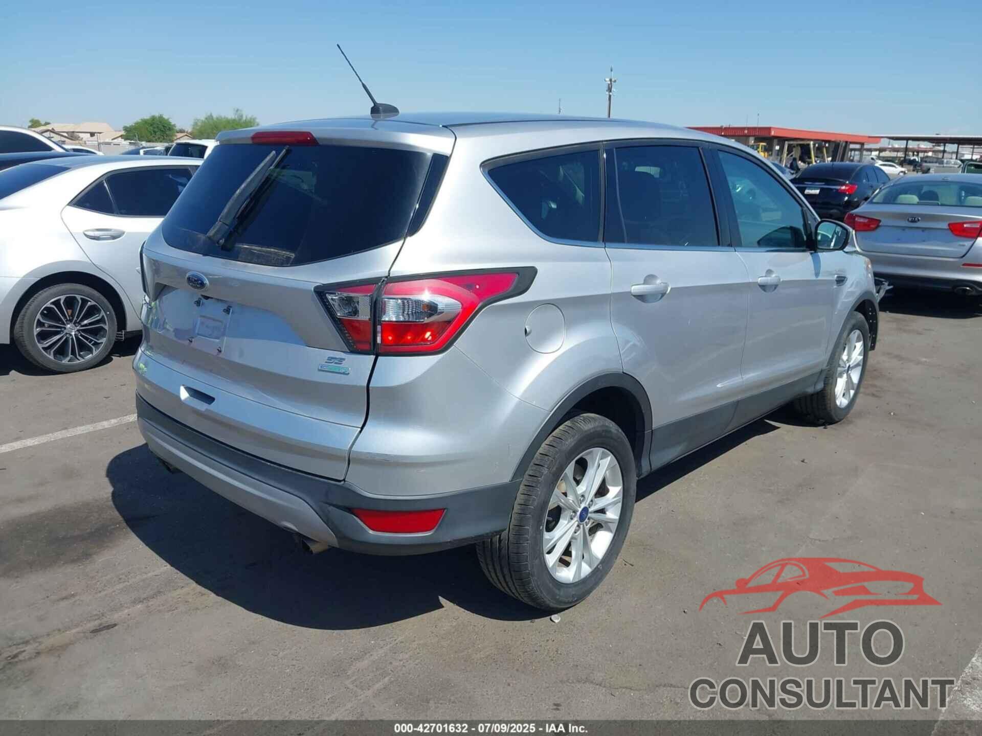 FORD ESCAPE 2017 - 1FMCU0GD2HUA54569