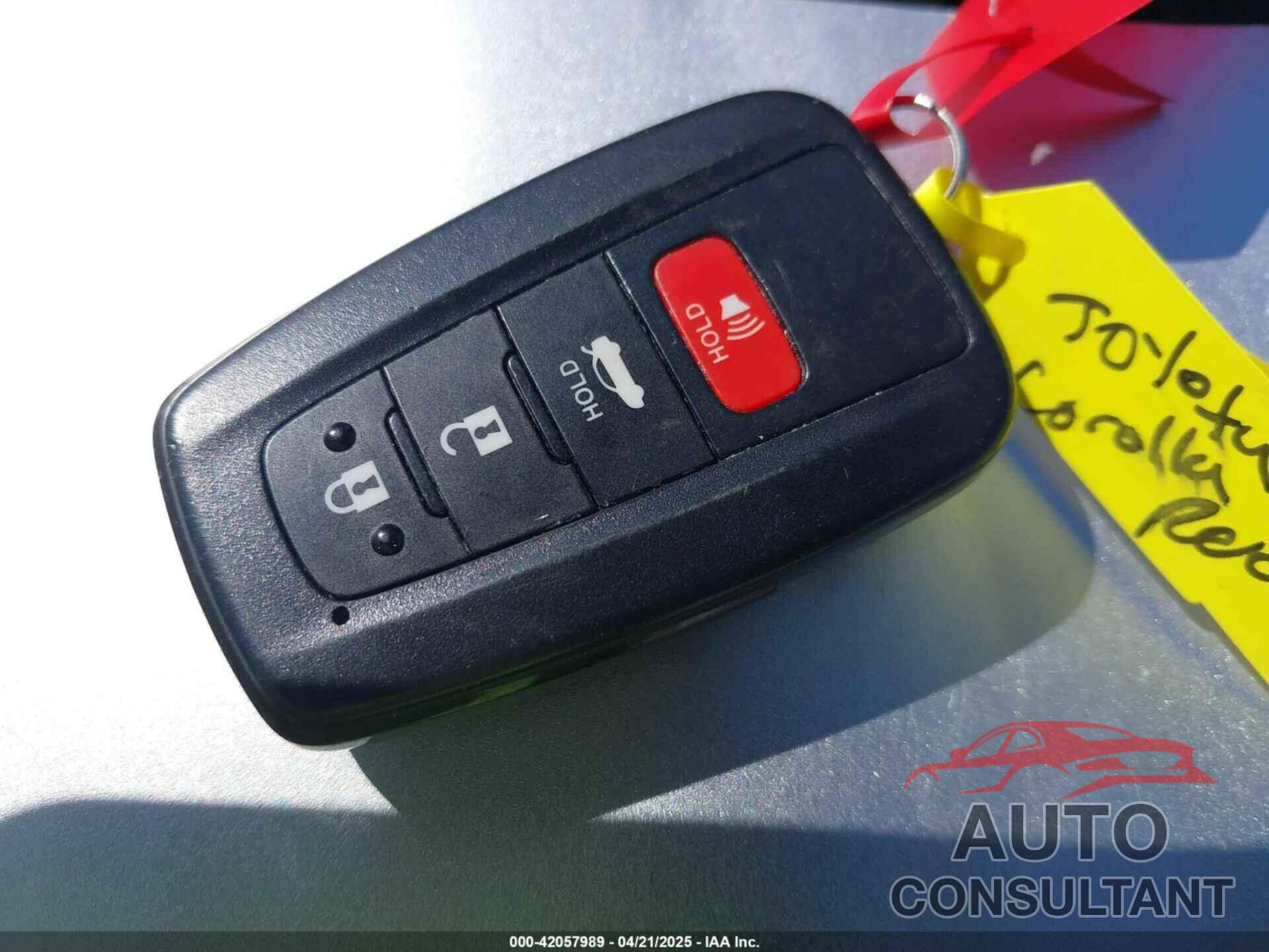 TOYOTA COROLLA 2022 - JTDEAMDE6NJ057045