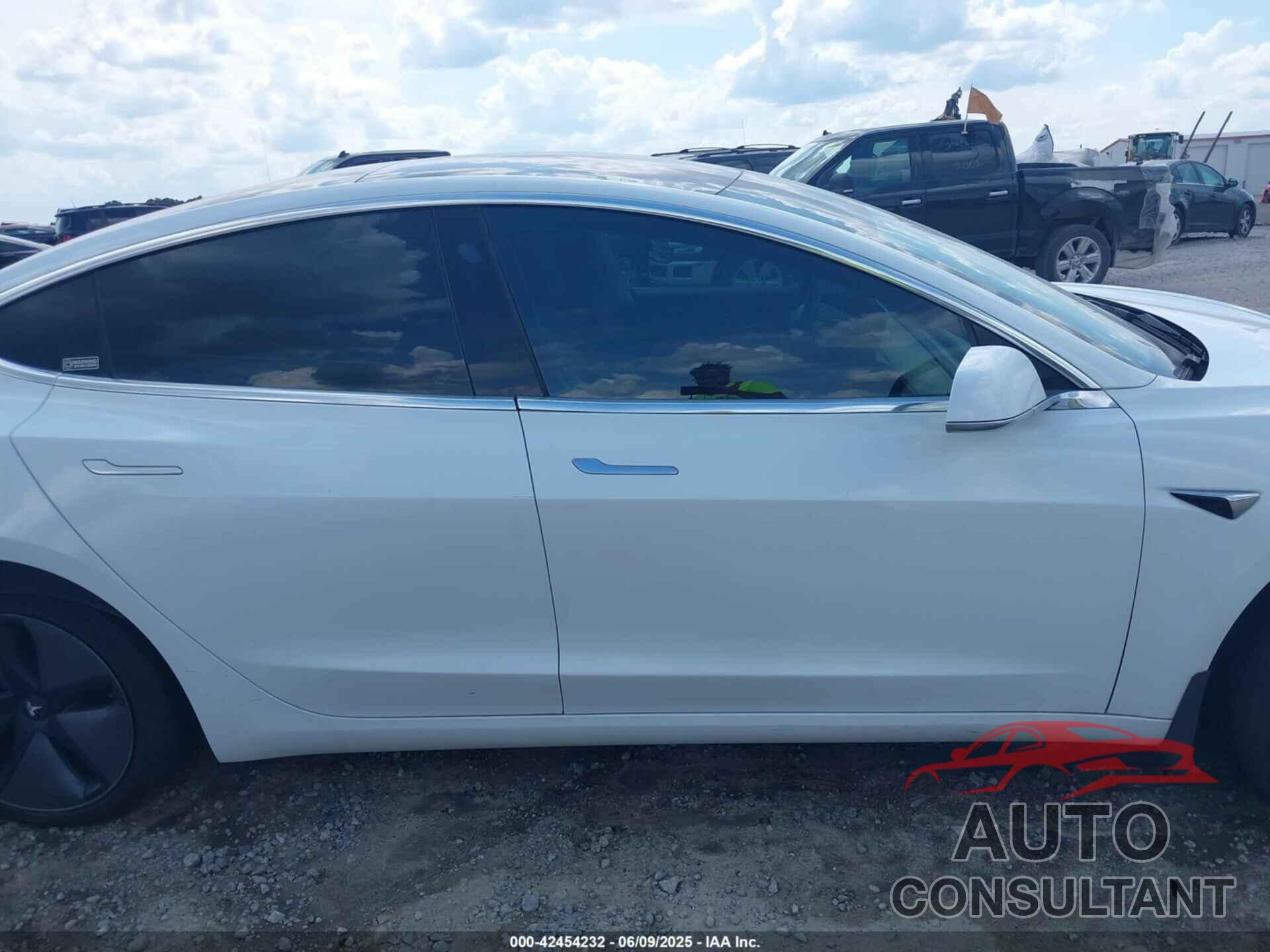 TESLA MODEL 3 2018 - 5YJ3E1EB0JF093846
