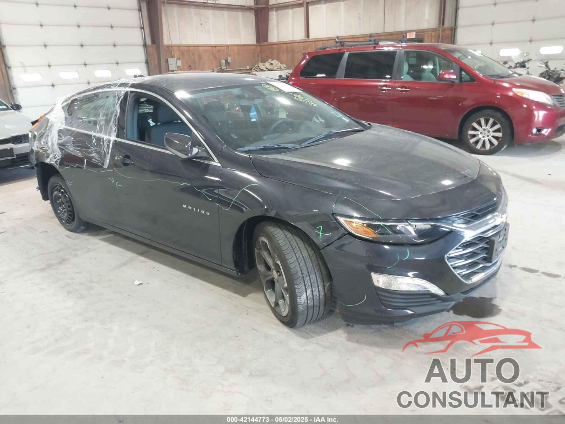 CHEVROLET MALIBU 2022 - 1G1ZD5ST5NF209165