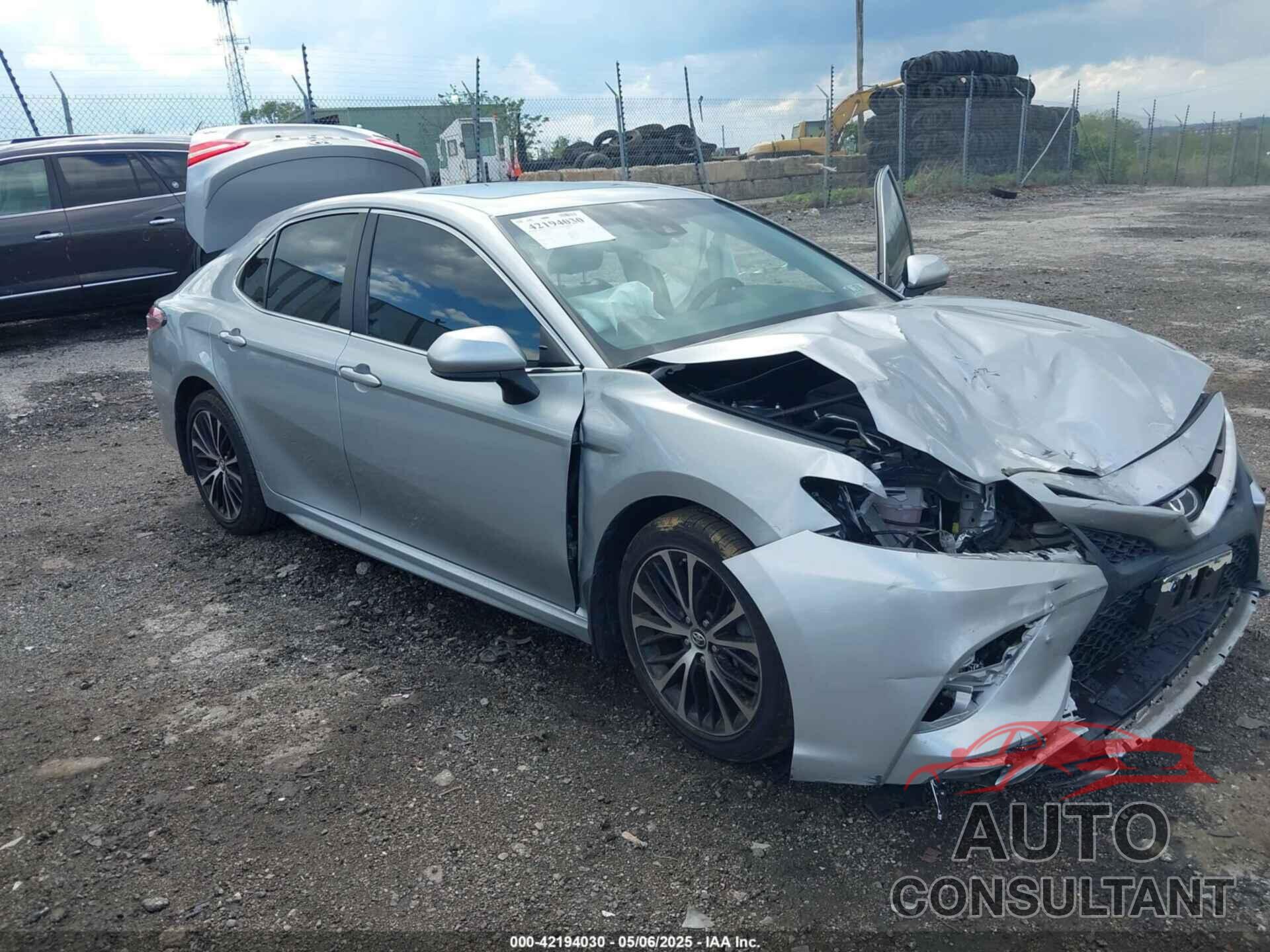 TOYOTA CAMRY 2018 - 4T1B11HK8JU649942