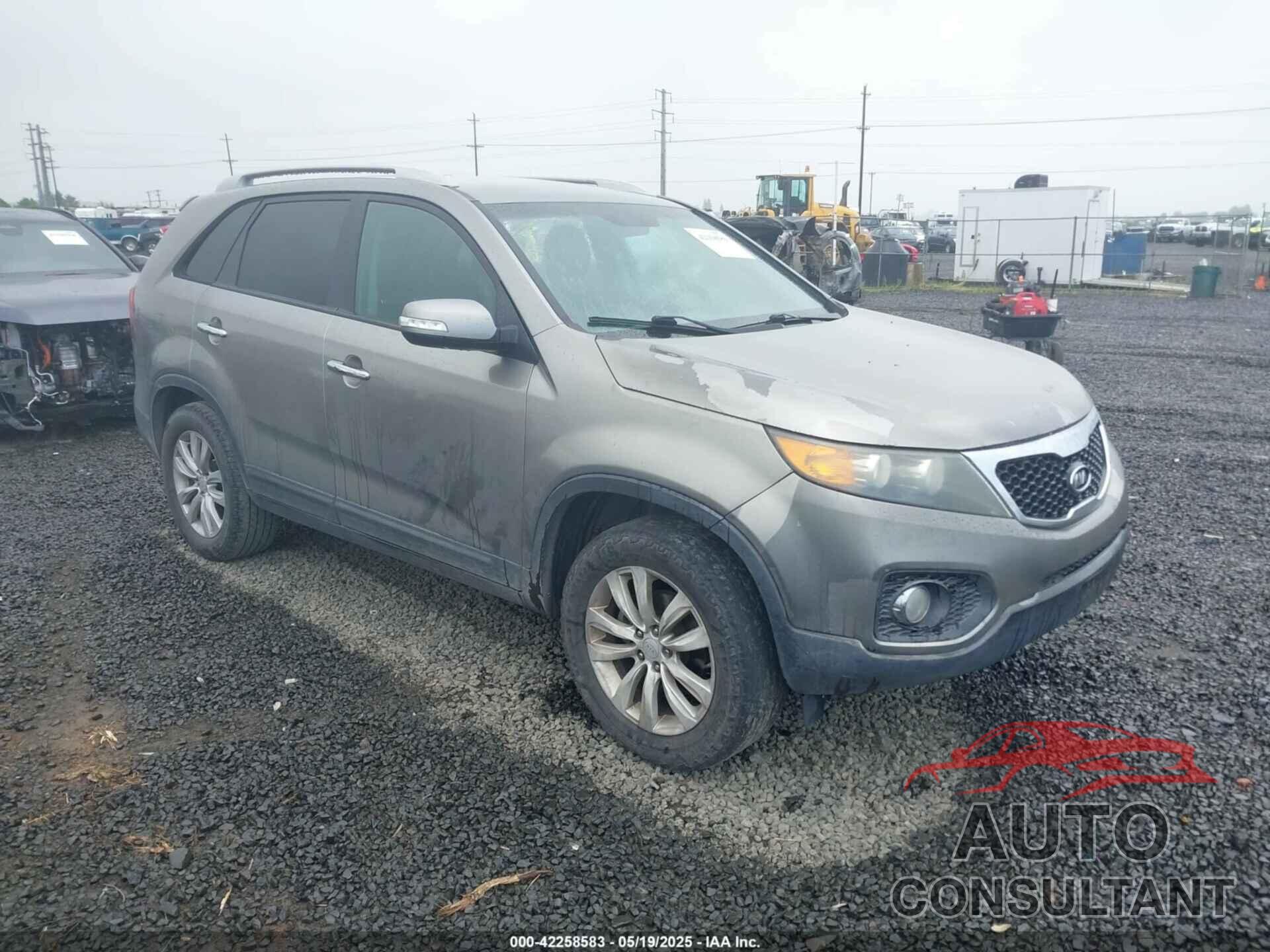 KIA SORENTO 2011 - 5XYKU4A21BG086324