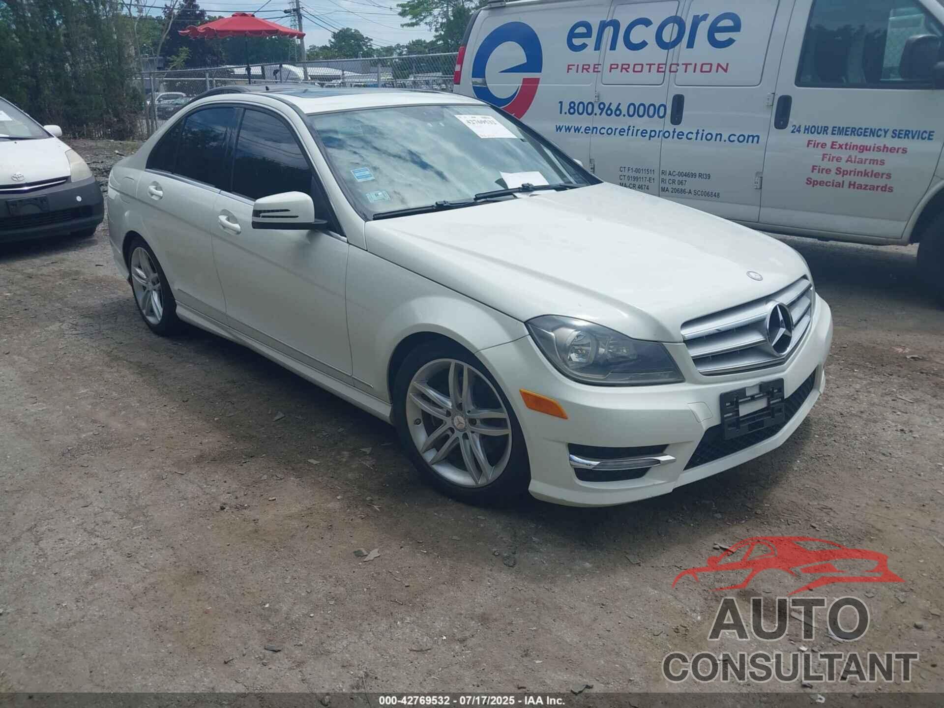 MERCEDES-BENZ C 300 2012 - WDDGF8BB7CR197930