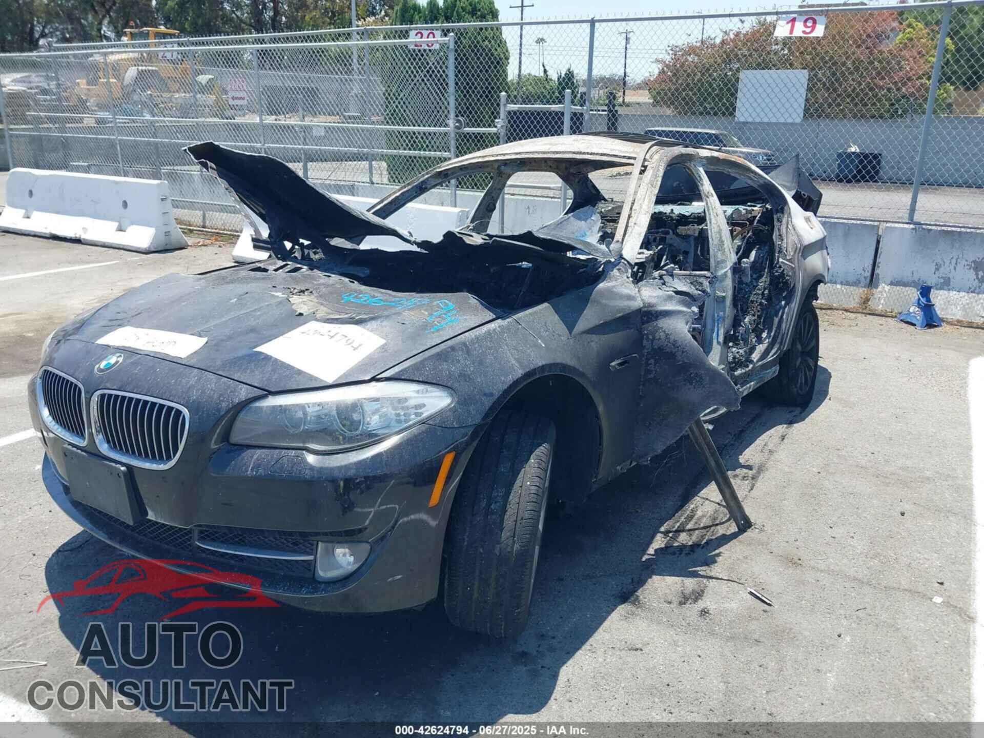 BMW 528I 2012 - WBAXH5C59CDW04135