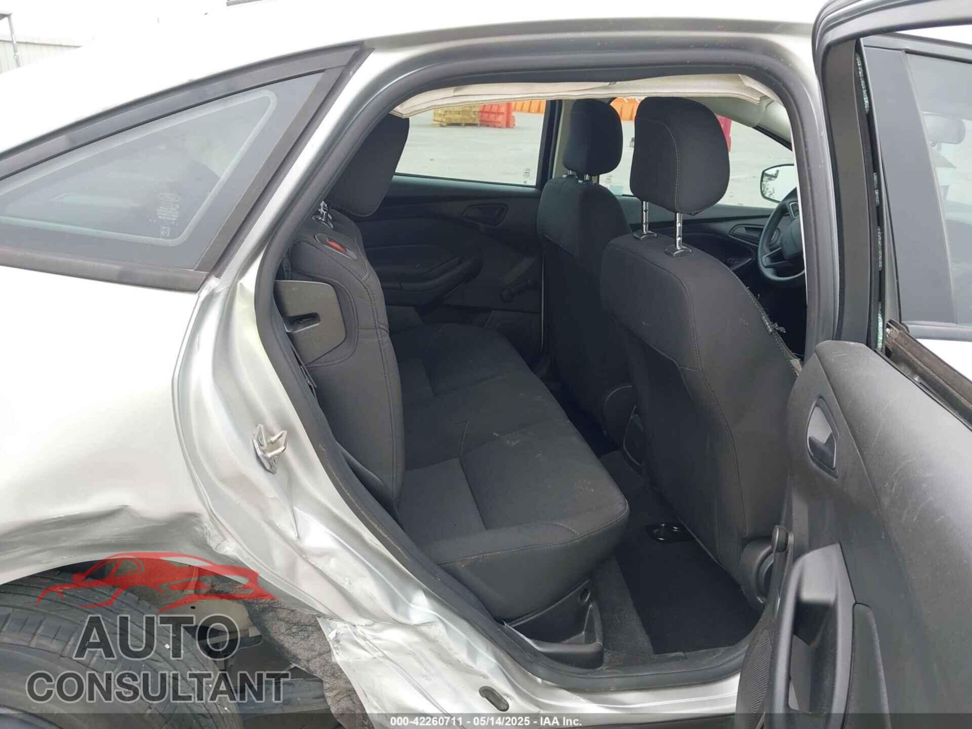 FORD FOCUS 2017 - 1FADP3E28HL210368