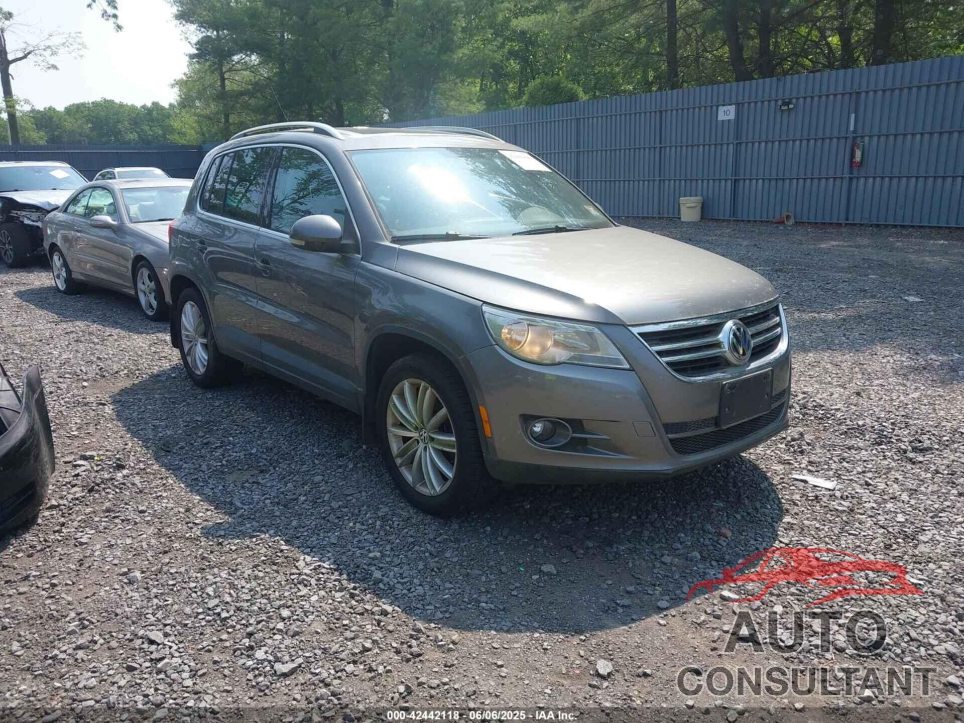 VOLKSWAGEN TIGUAN 2011 - WVGBV7AX0BW560319